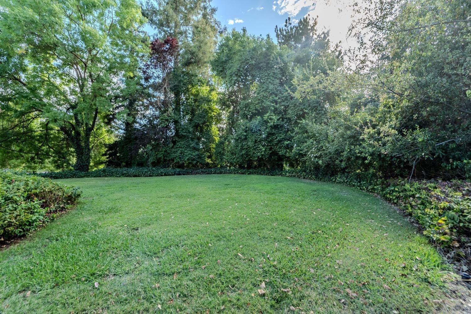2704 Oakhurst Drive