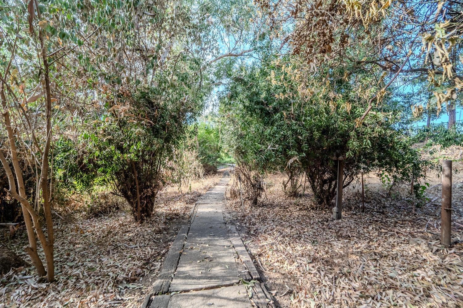 2704 Oakhurst Drive