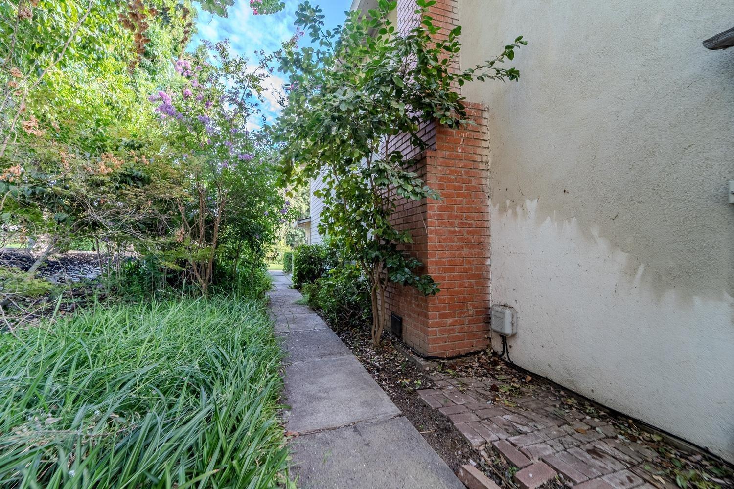 2704 Oakhurst Drive