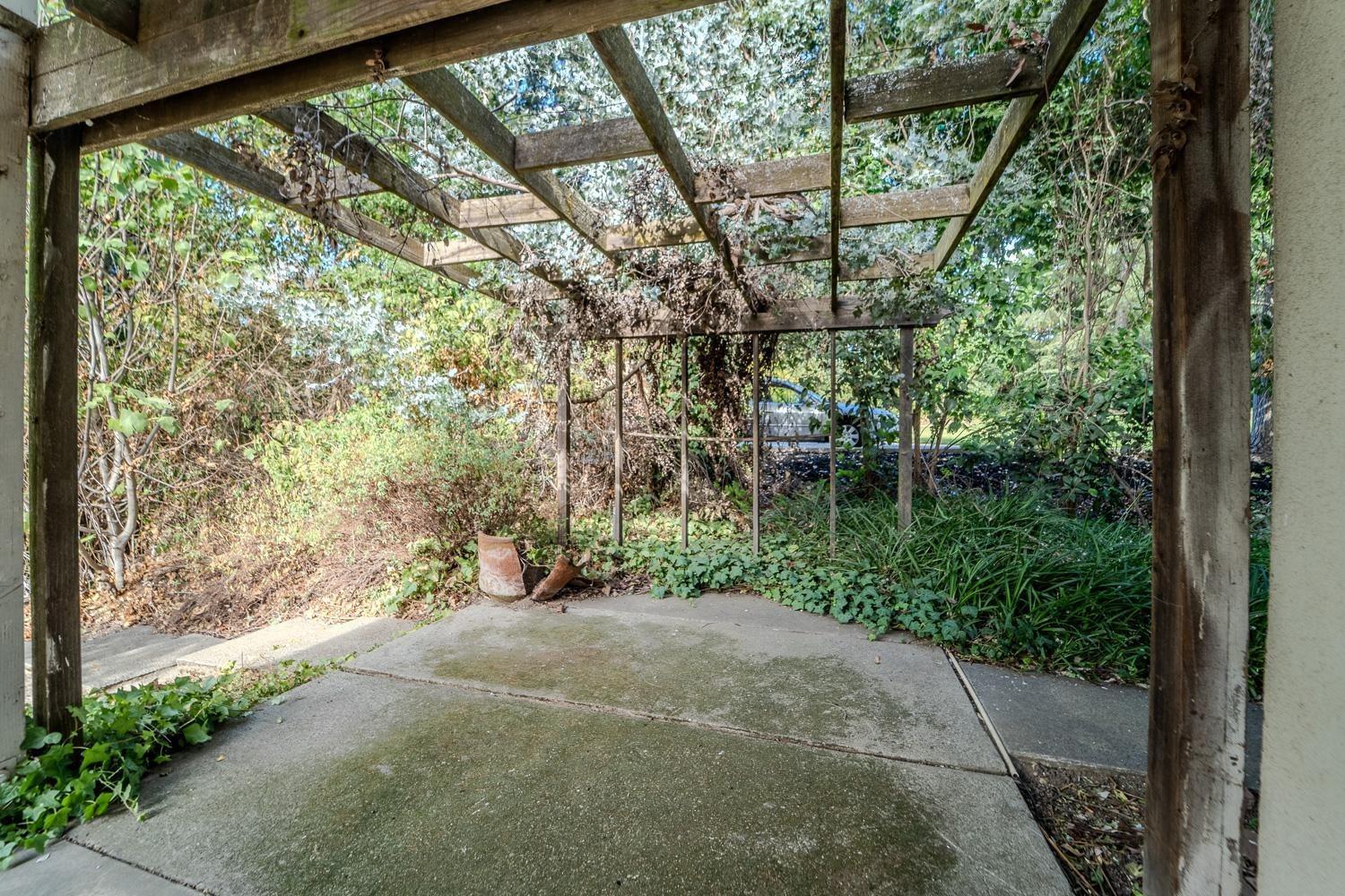 2704 Oakhurst Drive