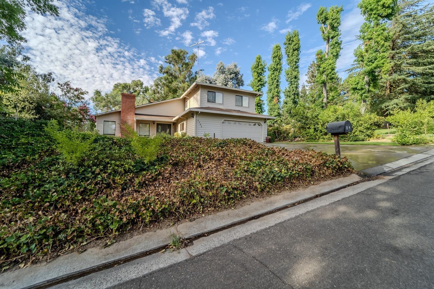 2704 Oakhurst Drive