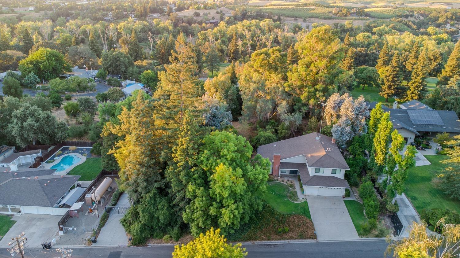 2704 Oakhurst Drive