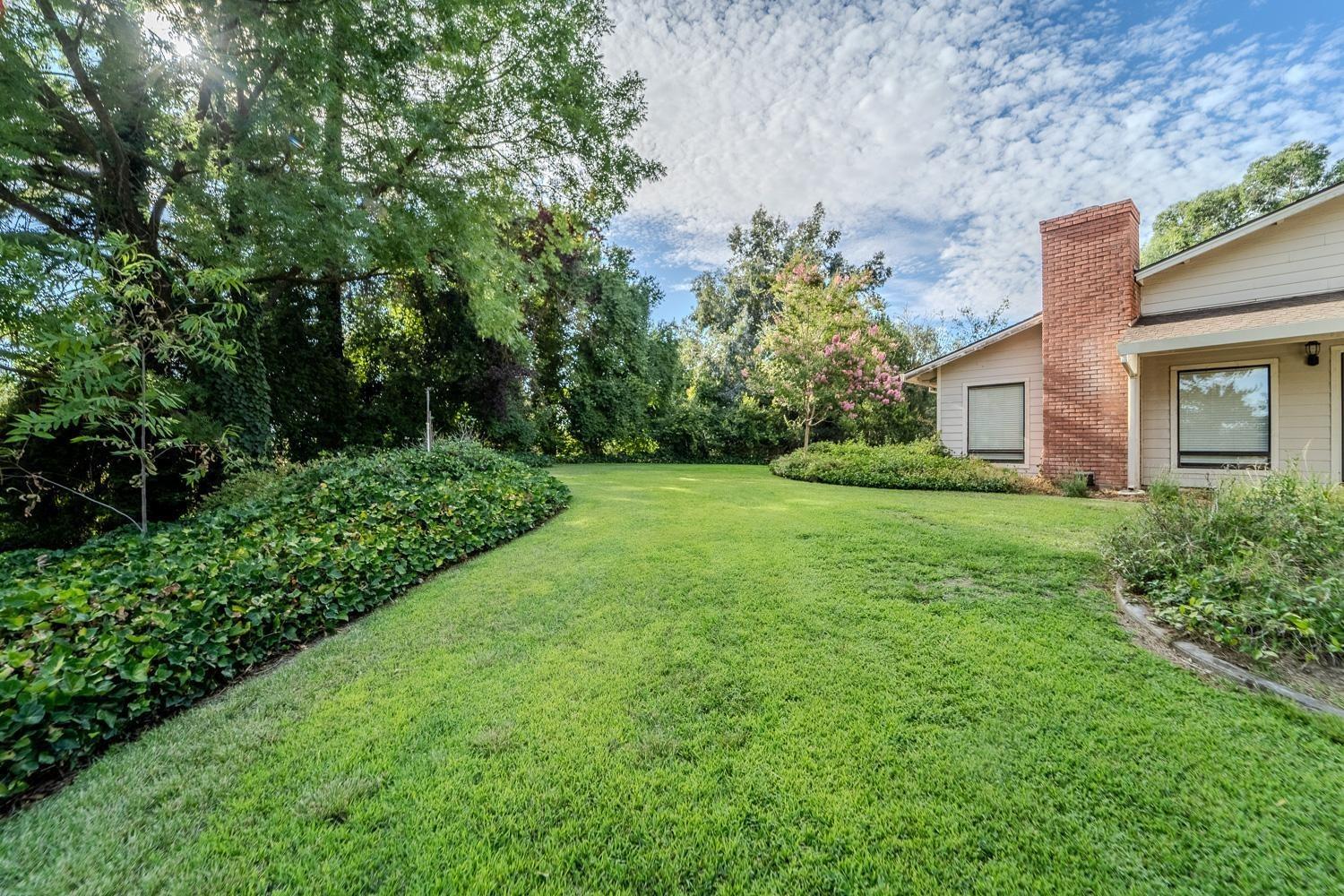 2704 Oakhurst Drive