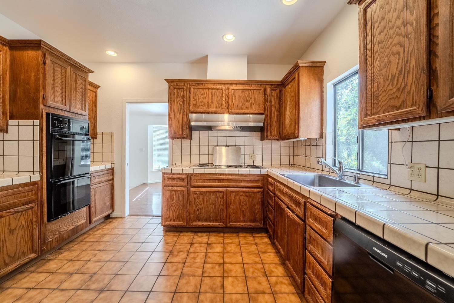 2704 Oakhurst Drive