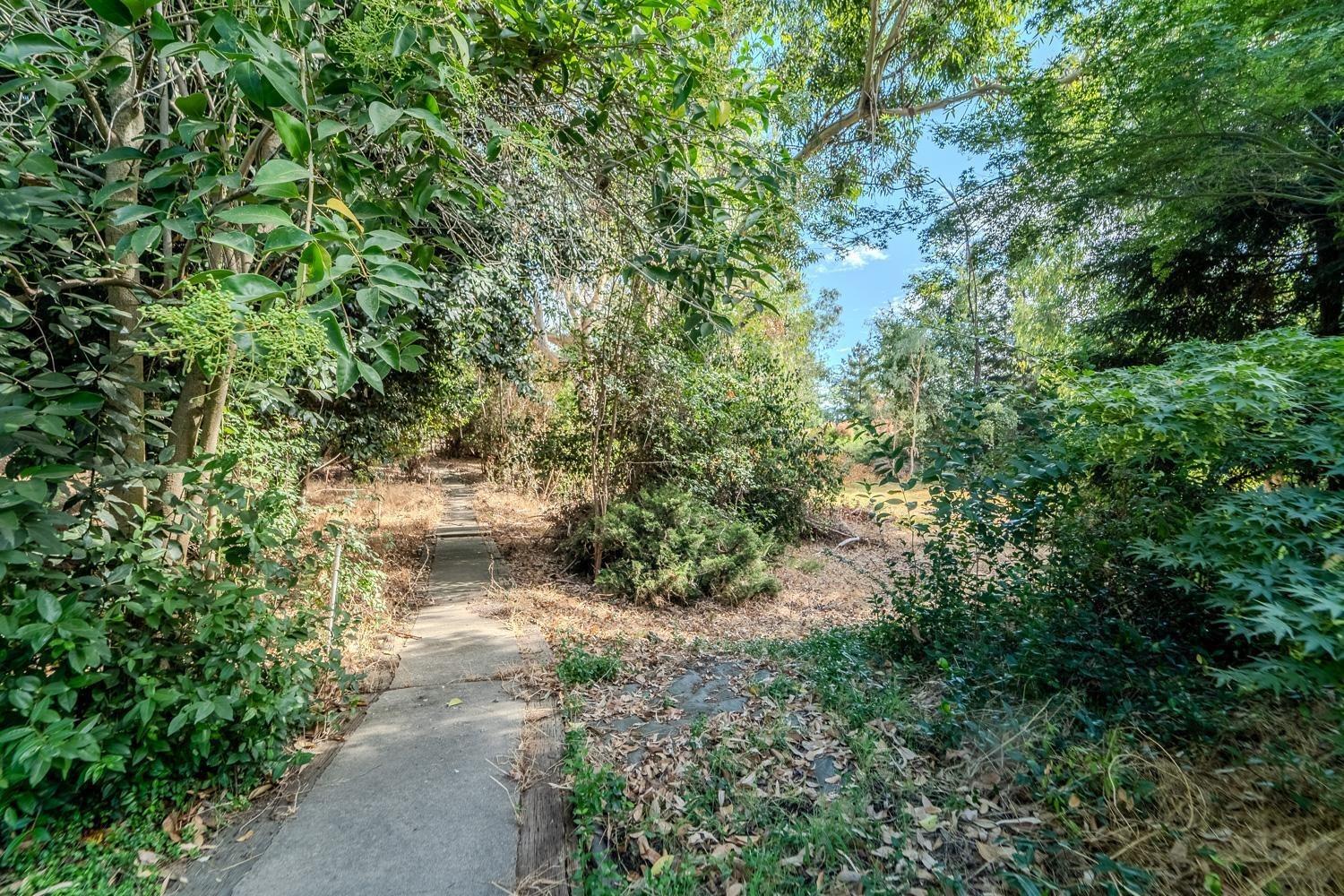2704 Oakhurst Drive