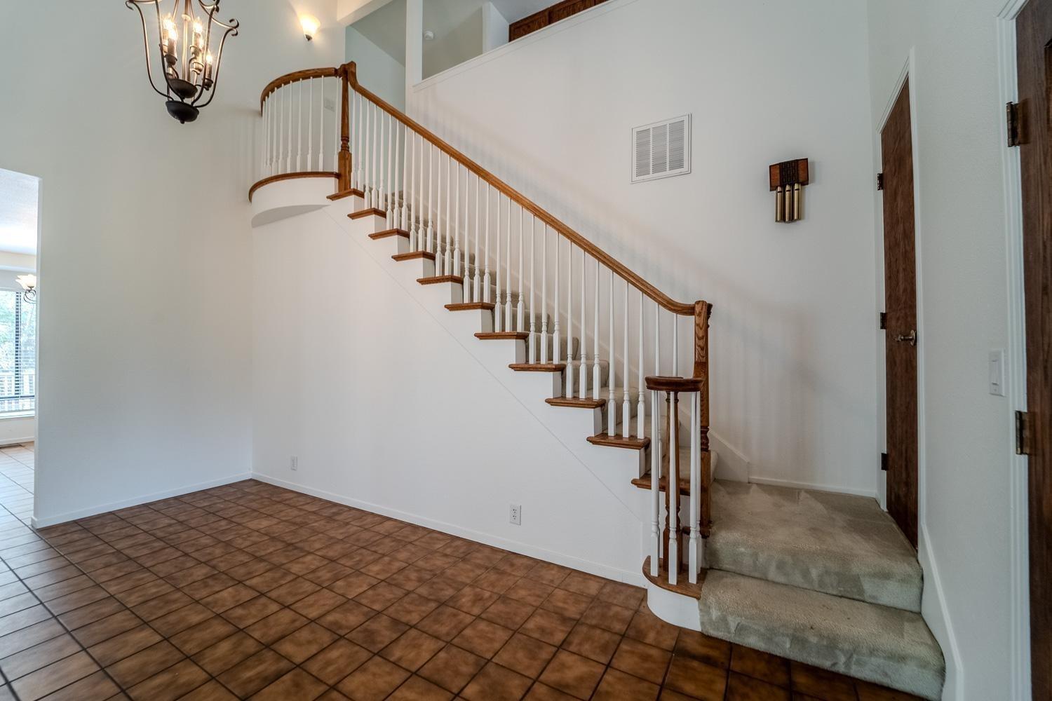 2704 Oakhurst Drive
