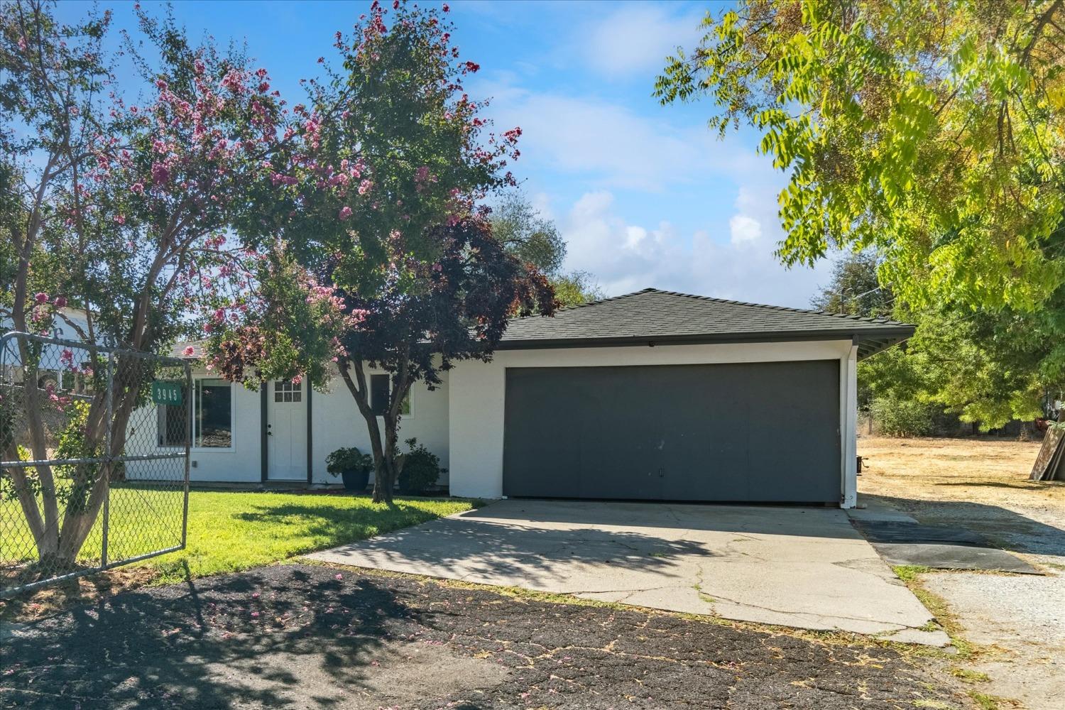 3945 Ponderosa