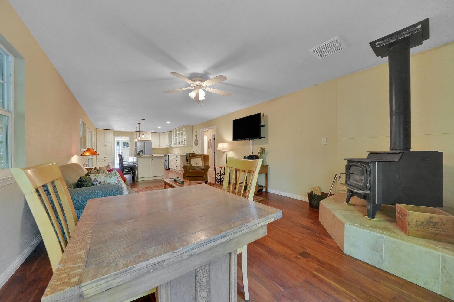 1556 Burnham Road