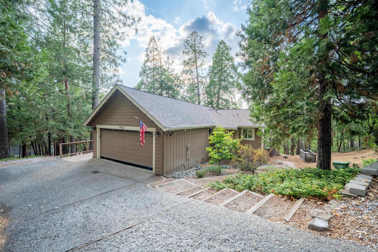 762 Sugarbush Lane