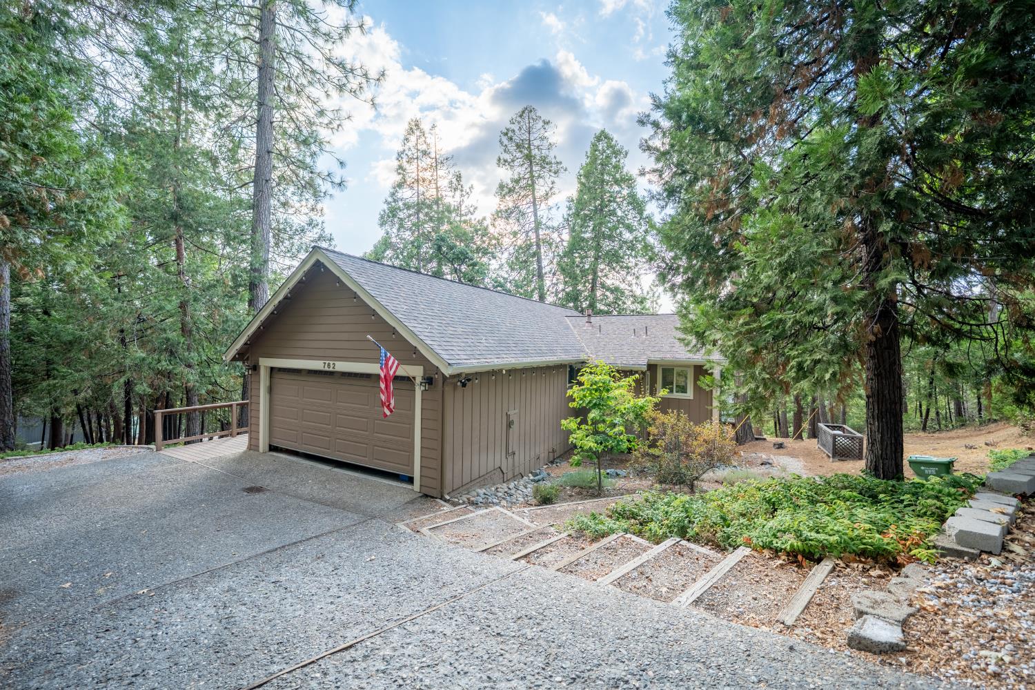 762 Sugarbush Lane