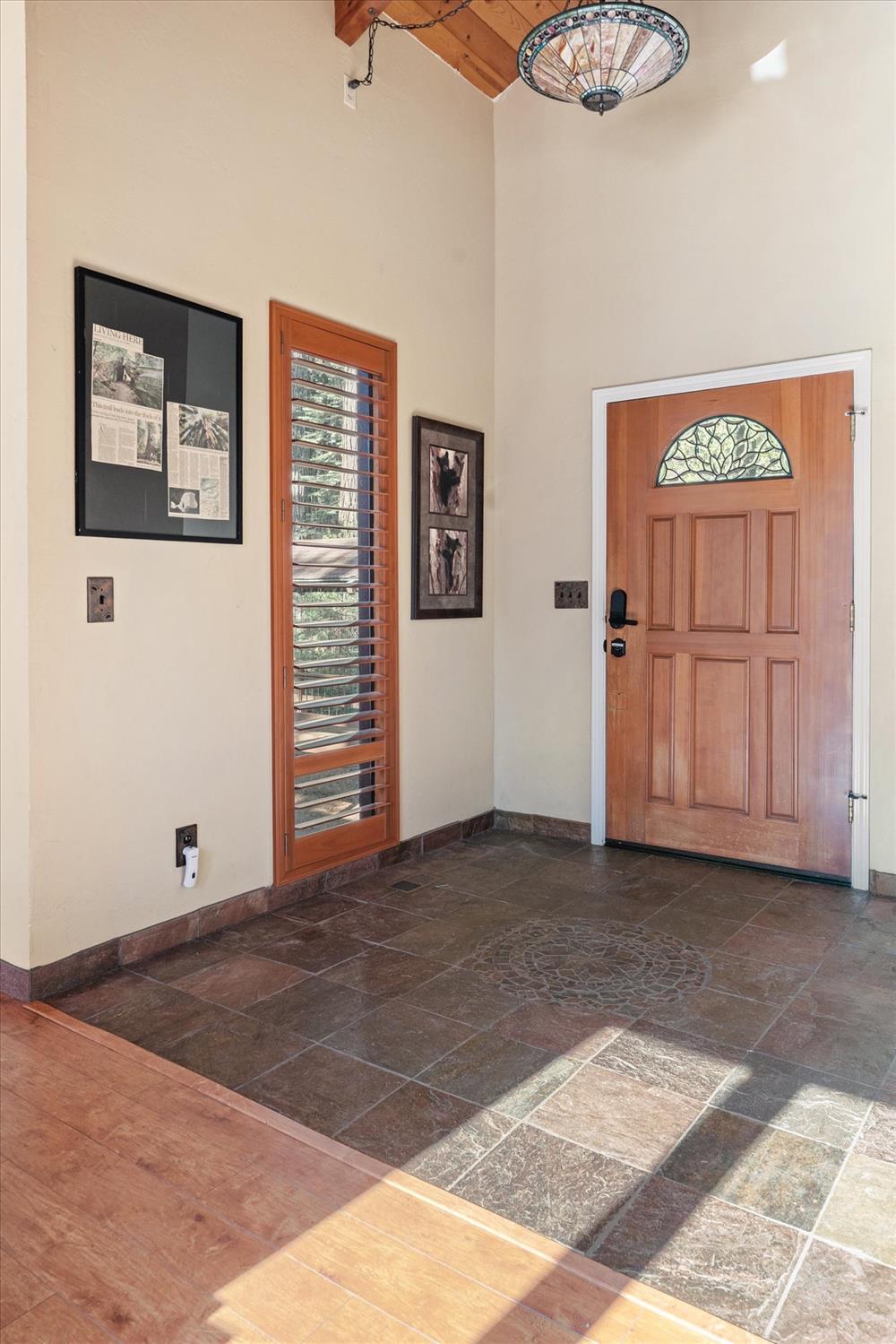 2434 Dardanelle Vista