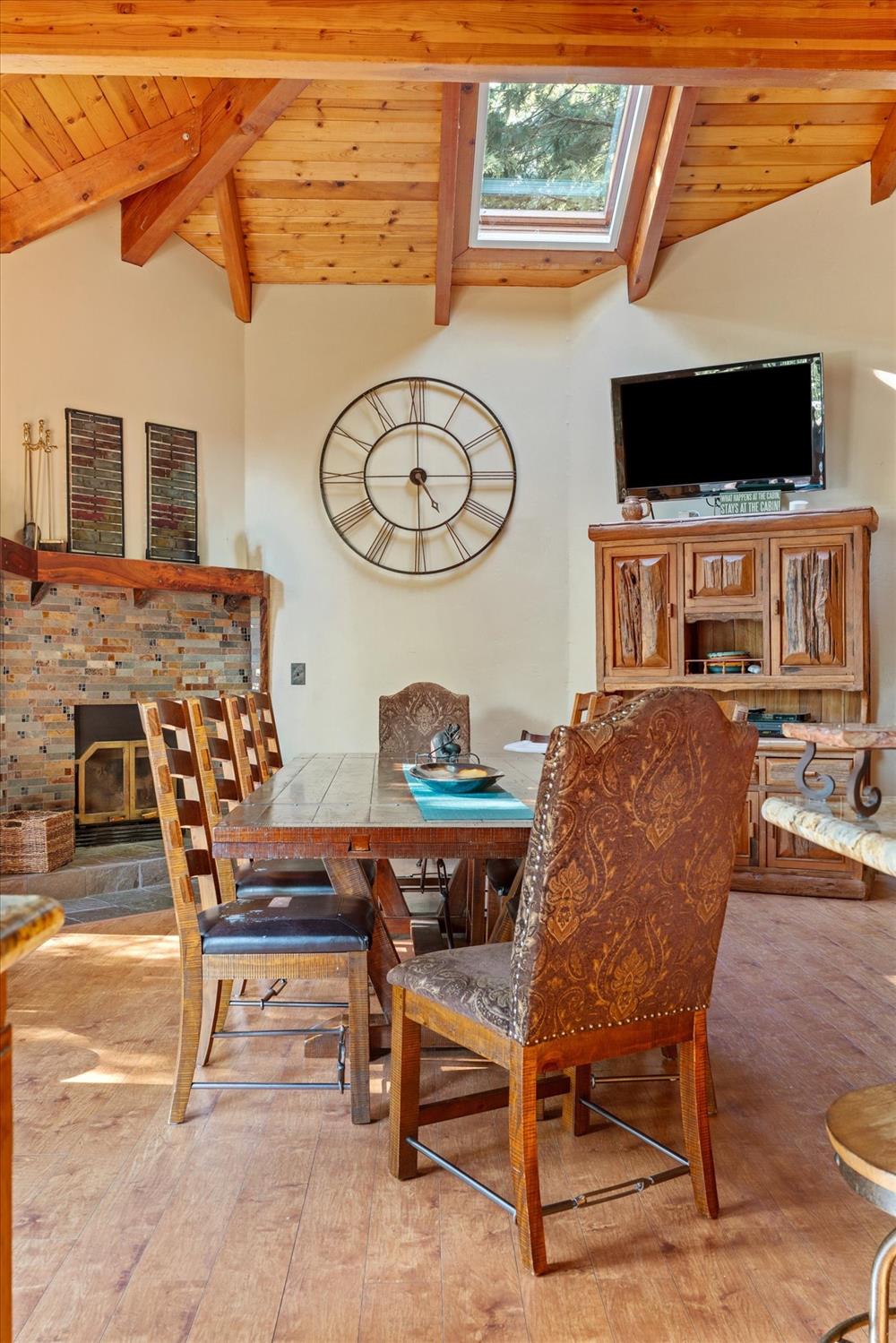 2434 Dardanelle Vista