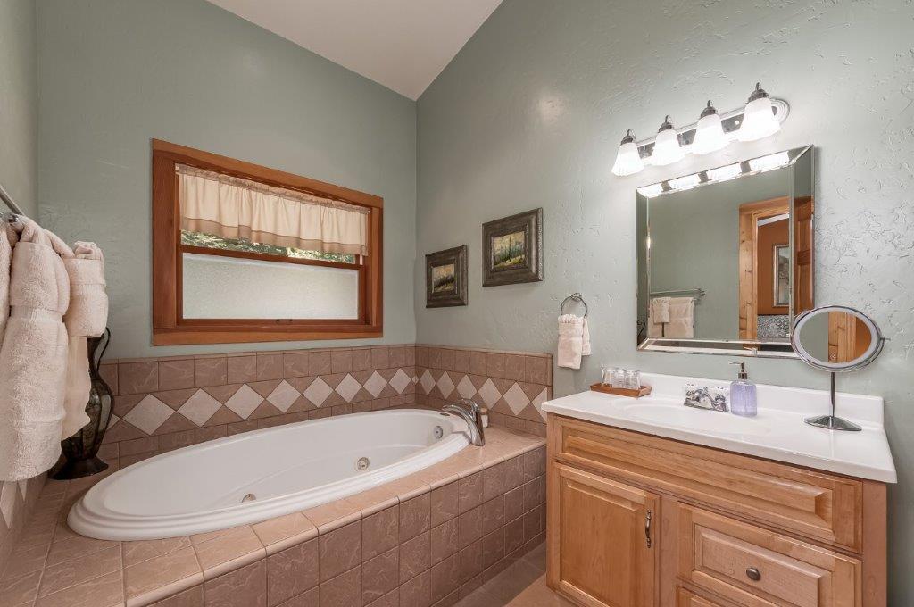 1343 Oak Circle