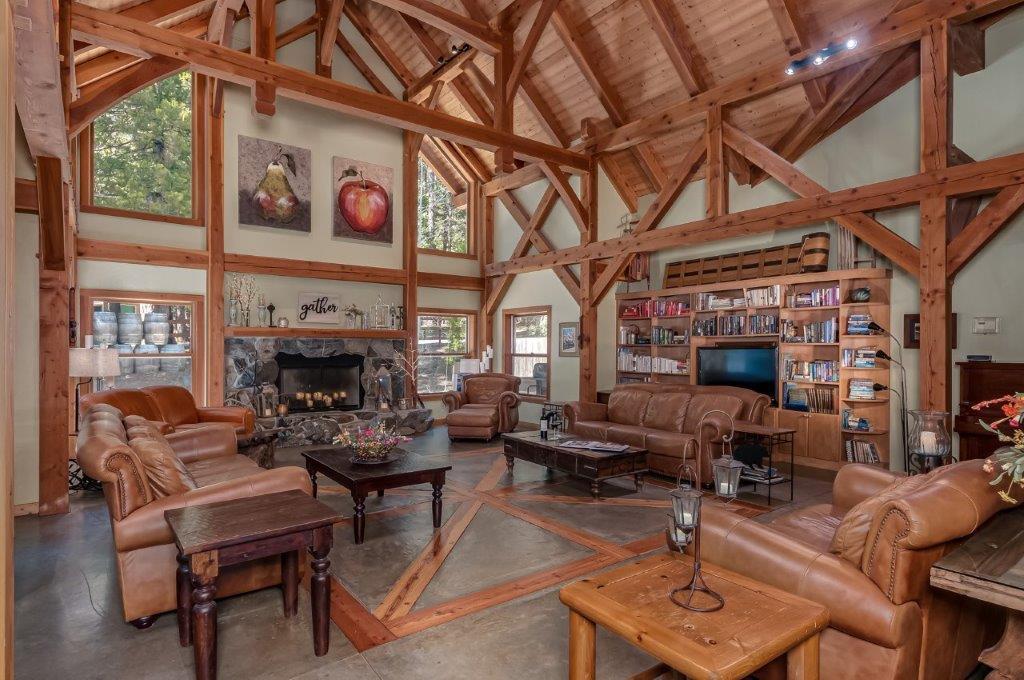 1343 Oak Circle