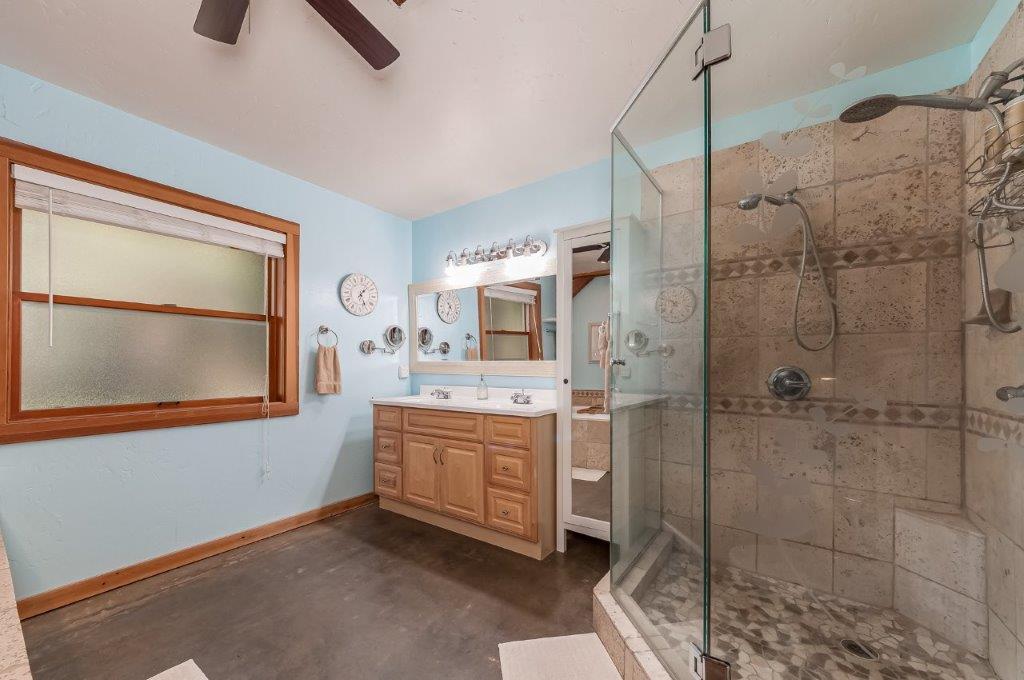 1343 Oak Circle