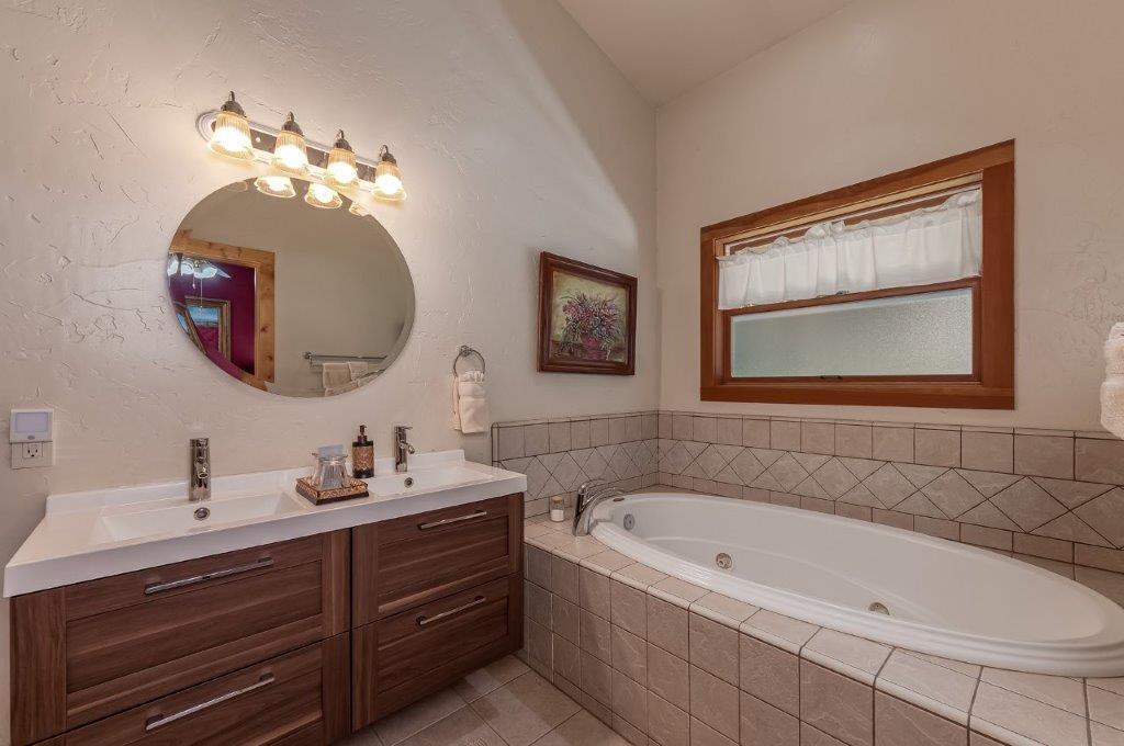 1343 Oak Circle