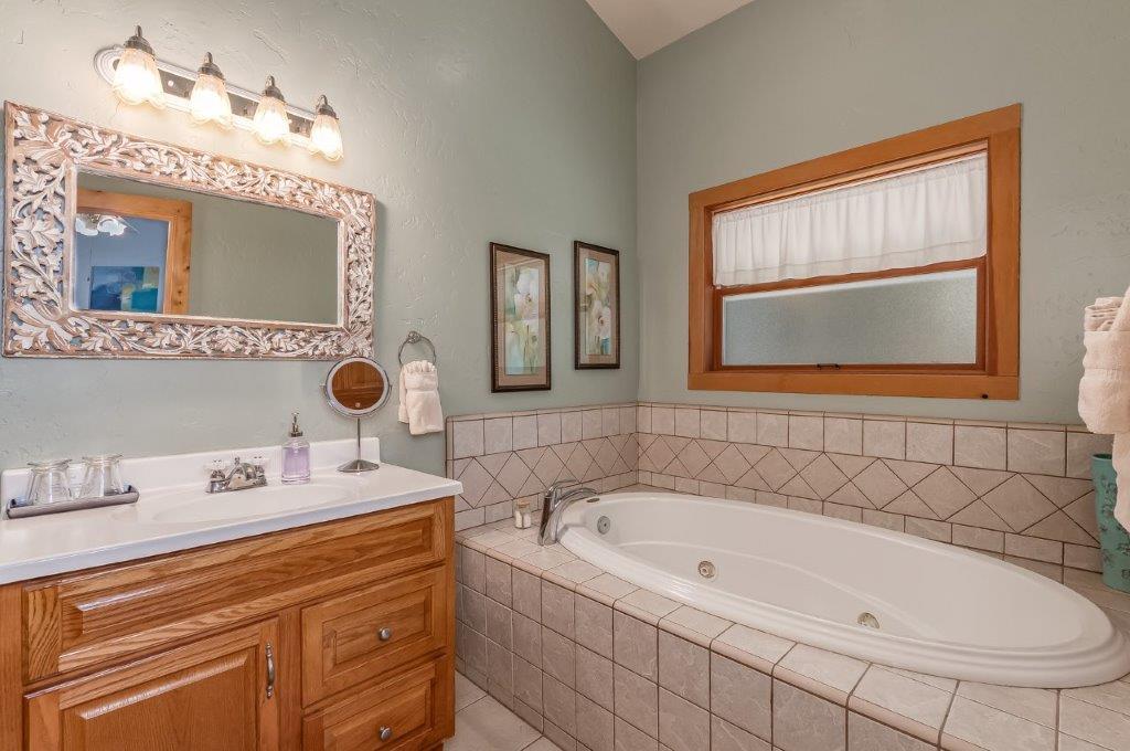 1343 Oak Circle