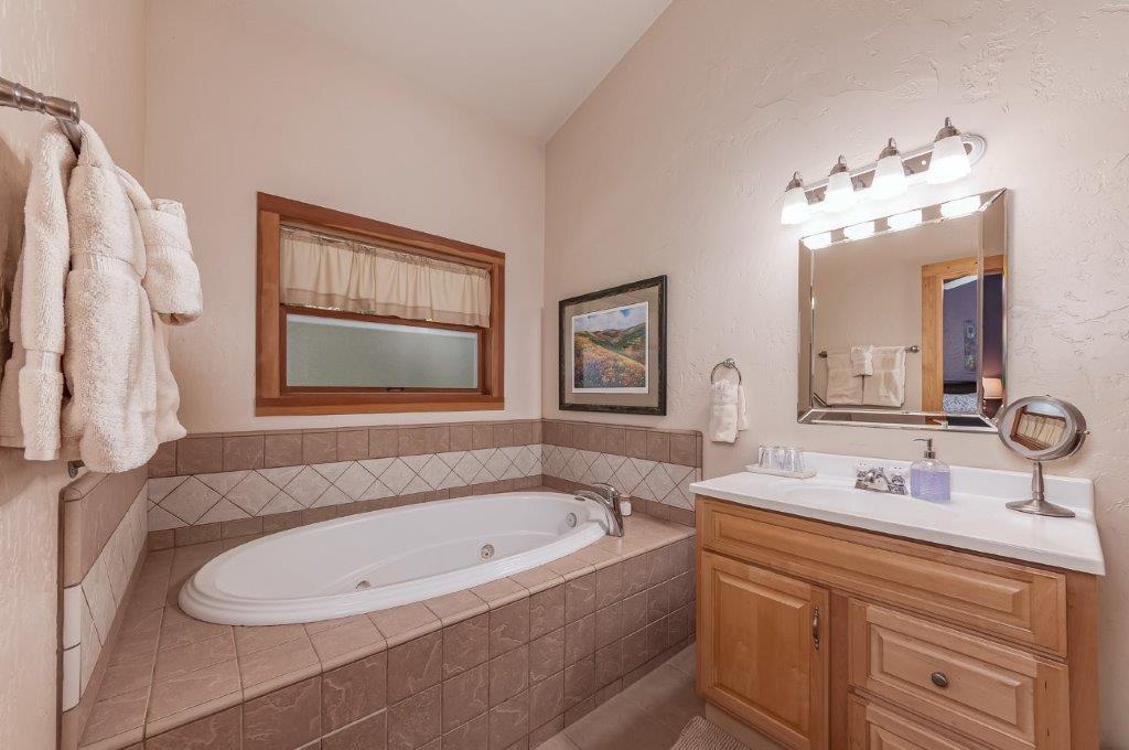 1343 Oak Circle