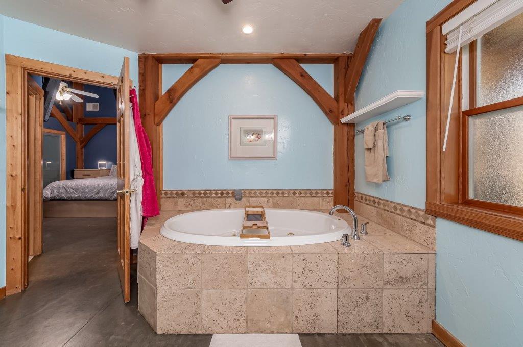 1343 Oak Circle