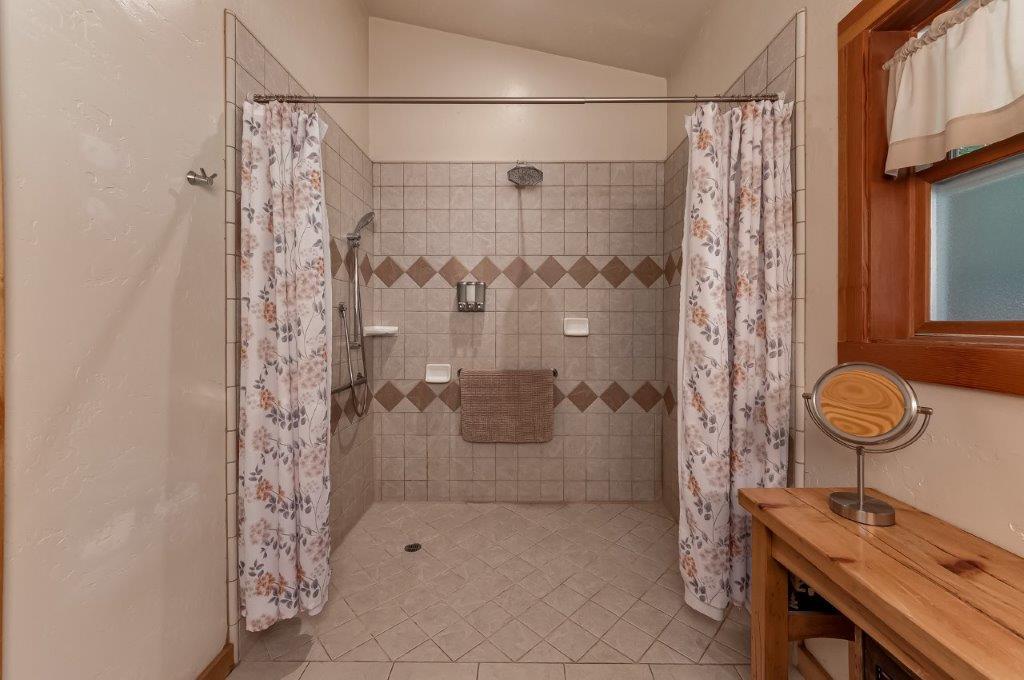 1343 Oak Circle