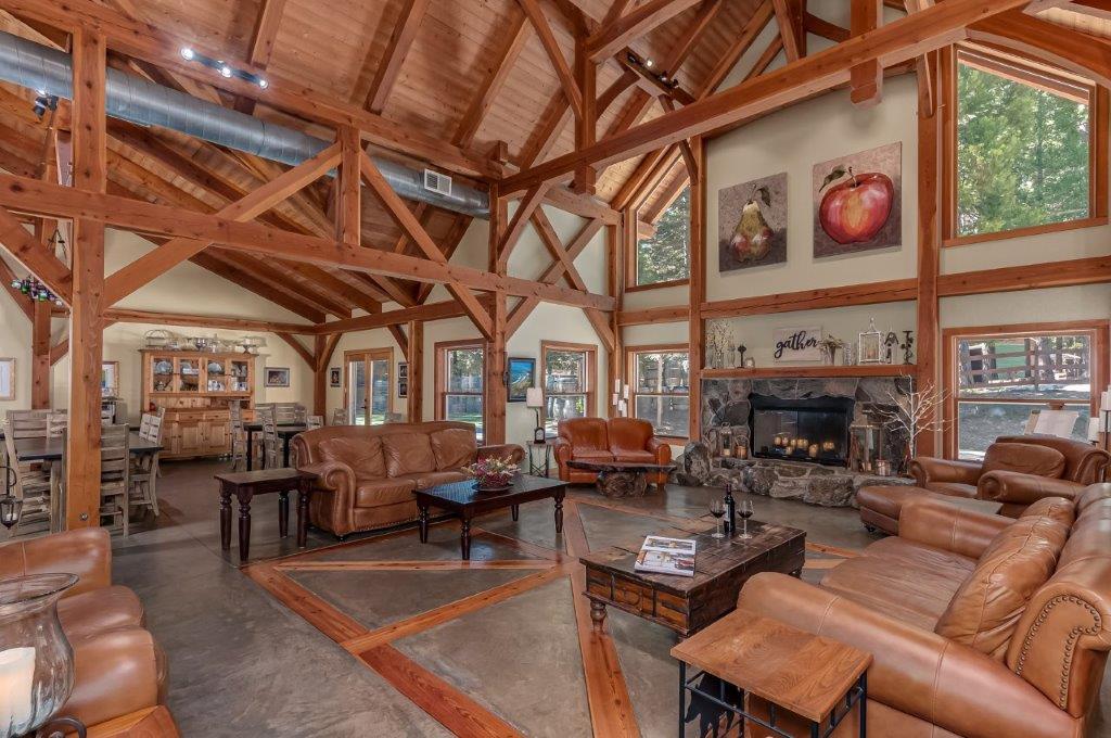 1343 Oak Circle