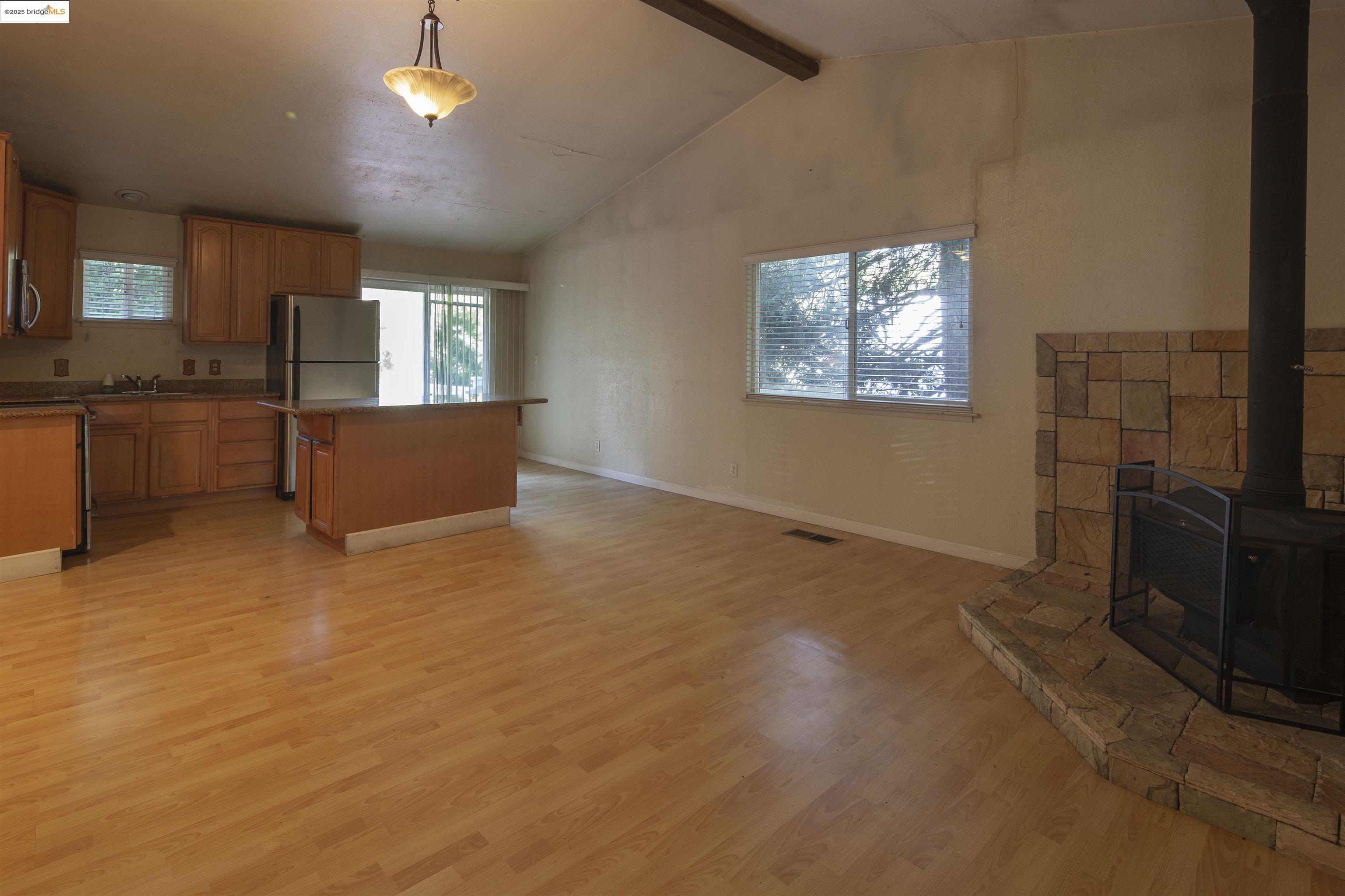 1567 2Nd St