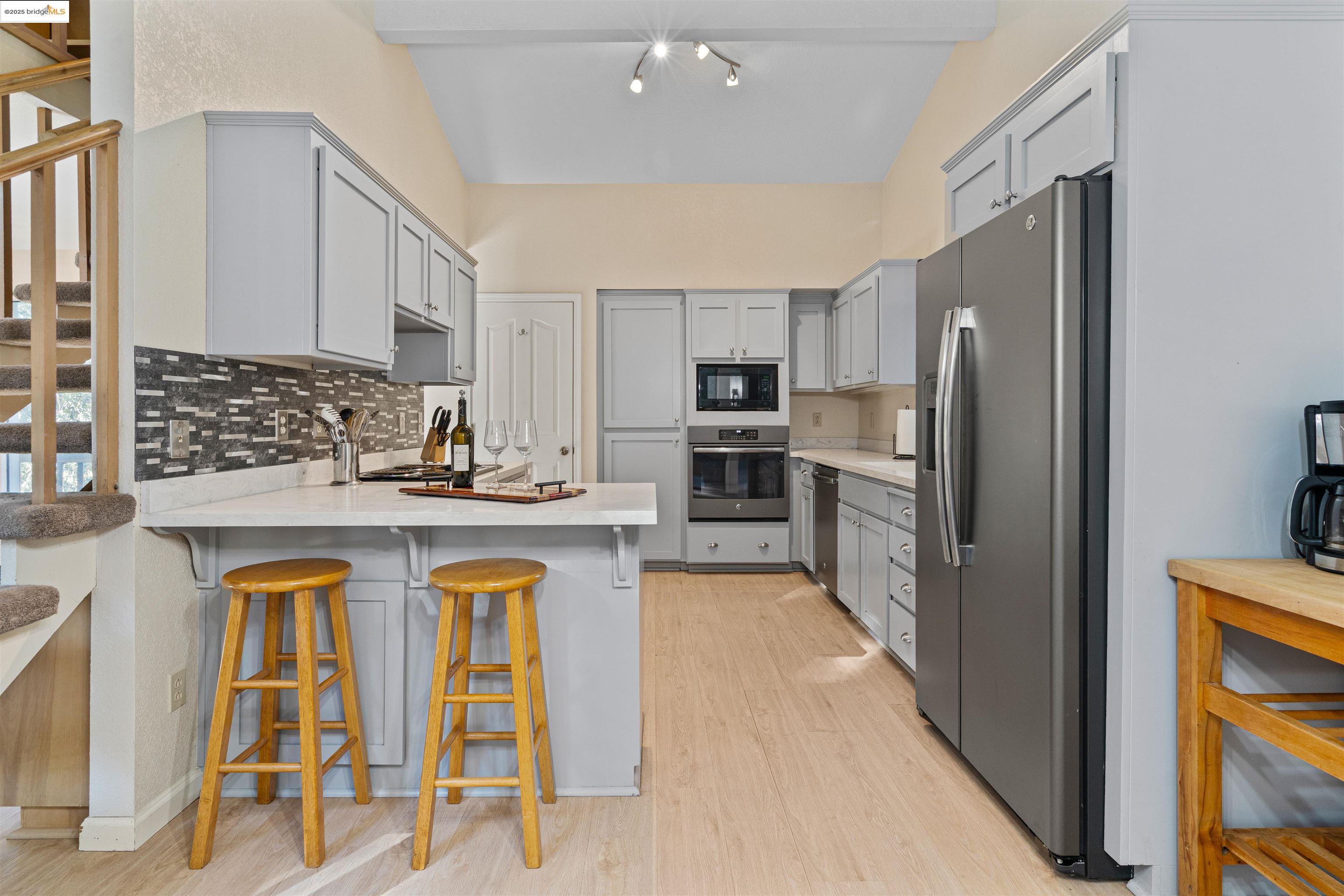 208 Snowberry