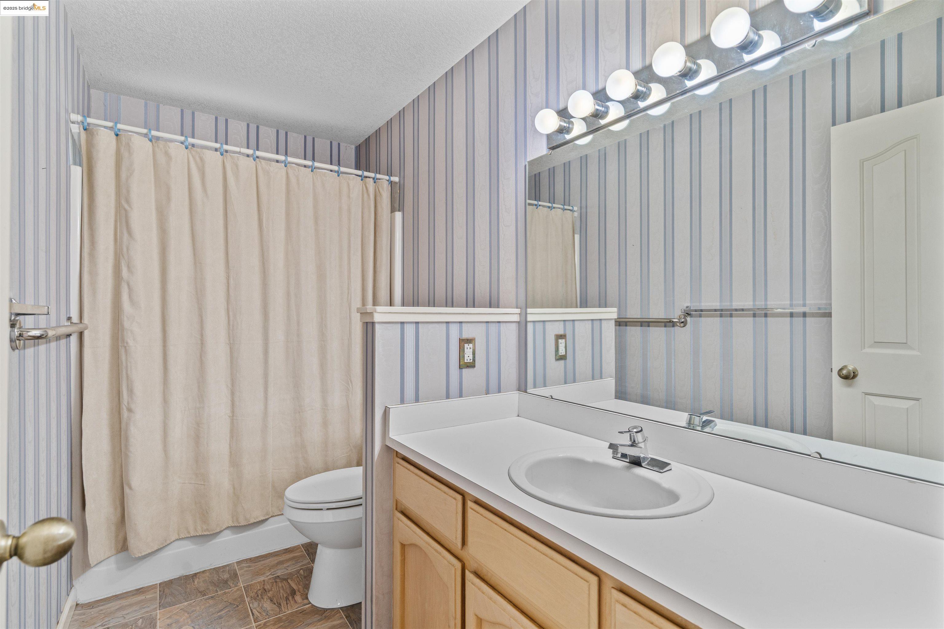 208 Snowberry
