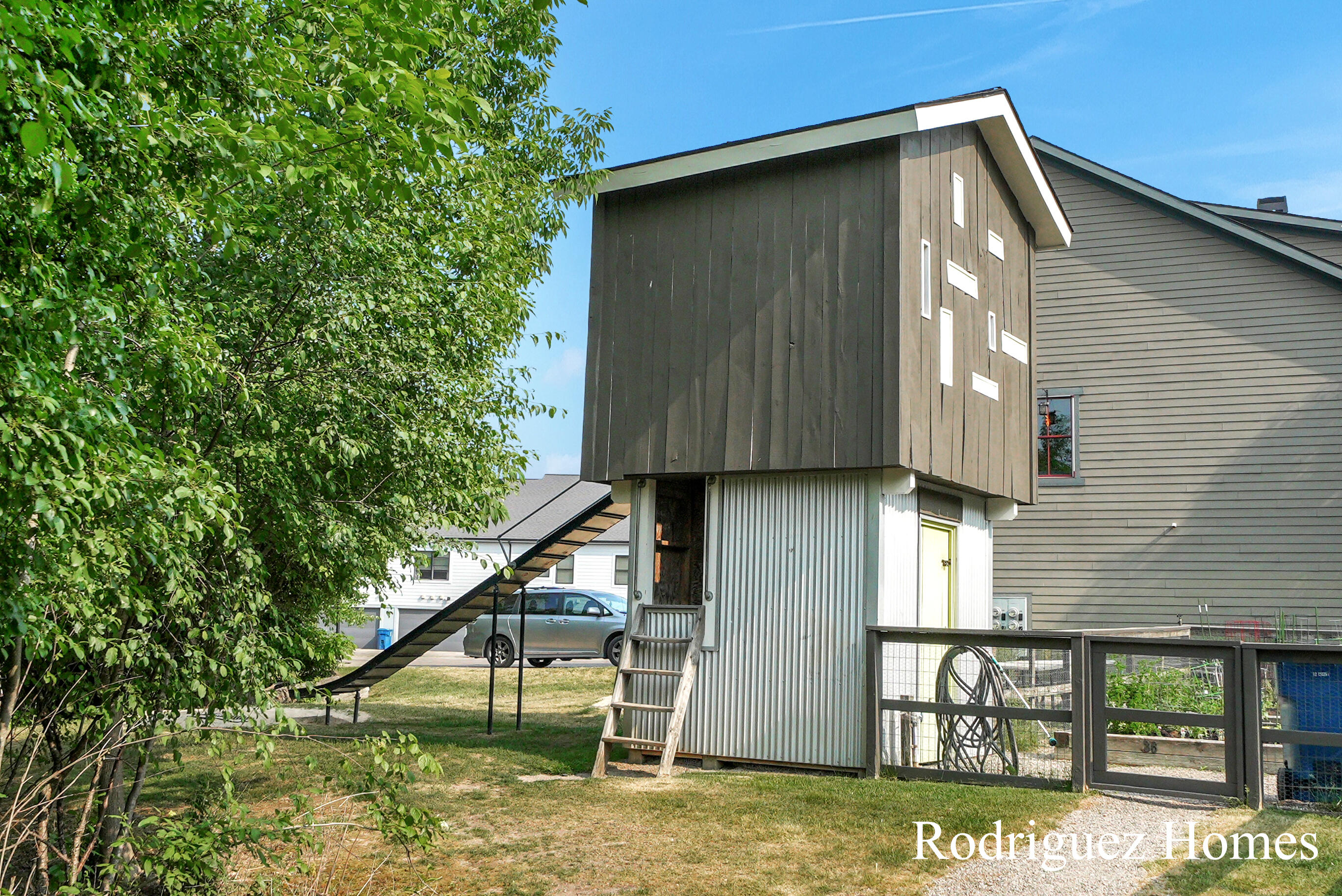 2082 Celadon Drive NE