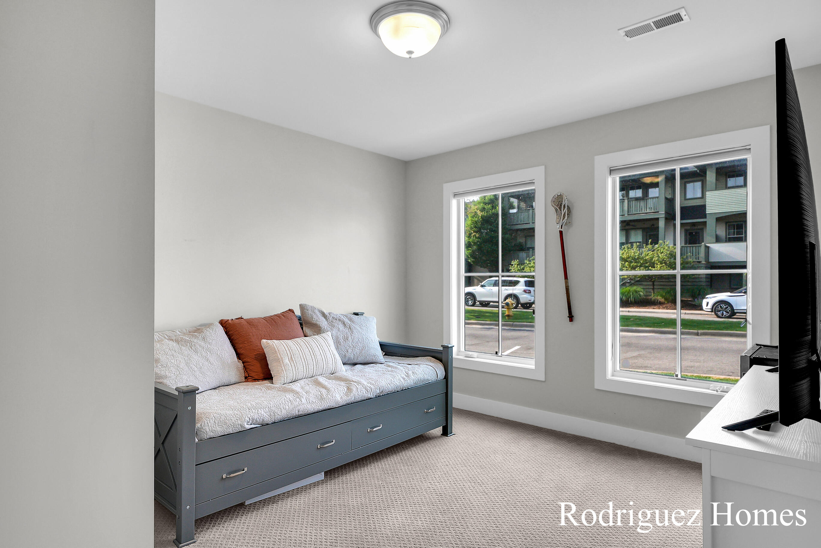 2082 Celadon Drive NE