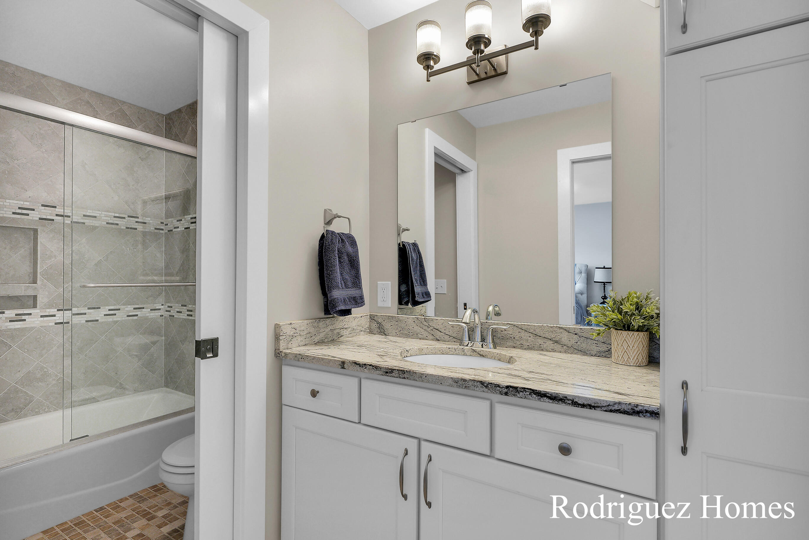 2082 Celadon Drive NE