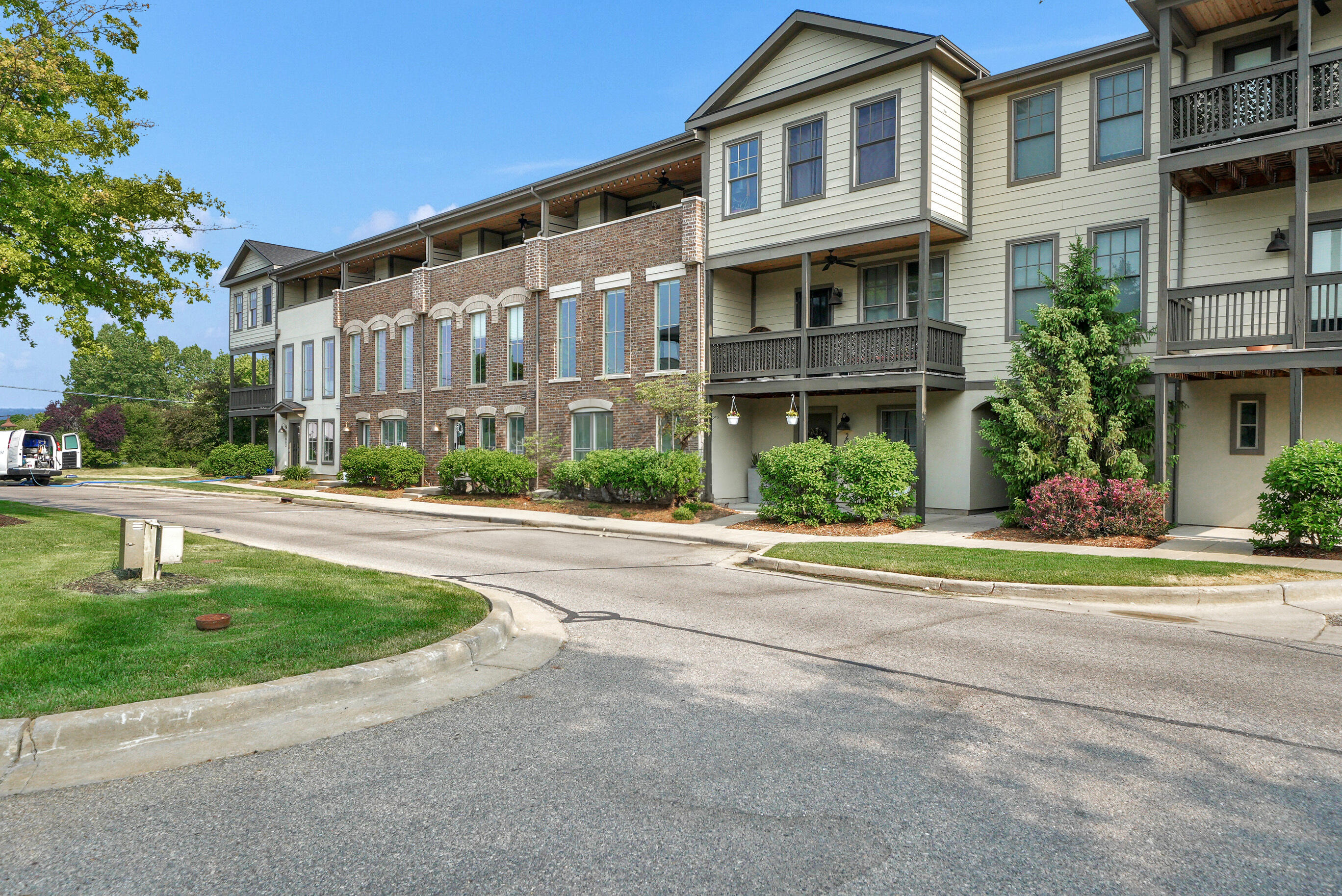 2082 Celadon Drive NE