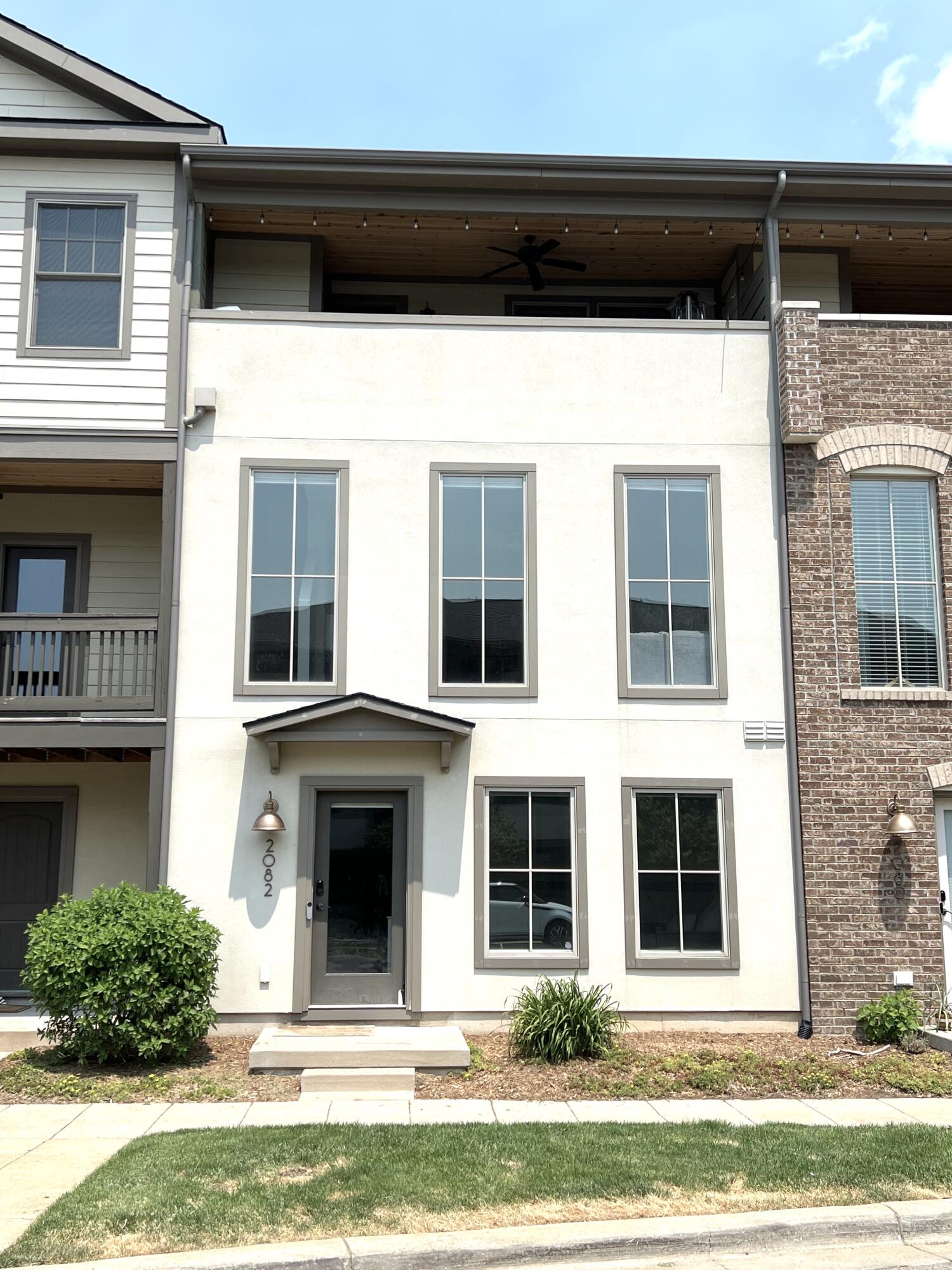 2082 Celadon Drive NE