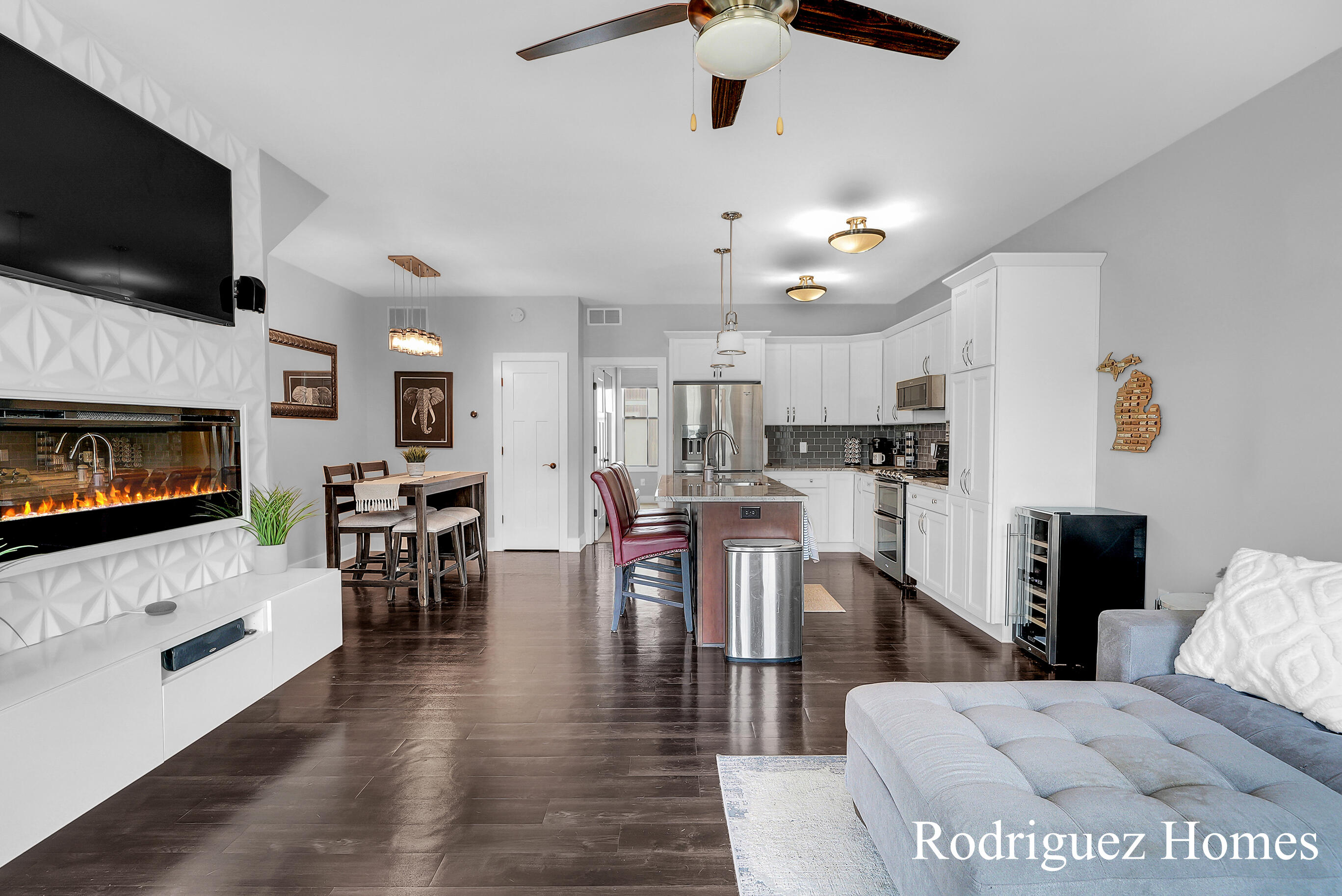 2082 Celadon Drive NE