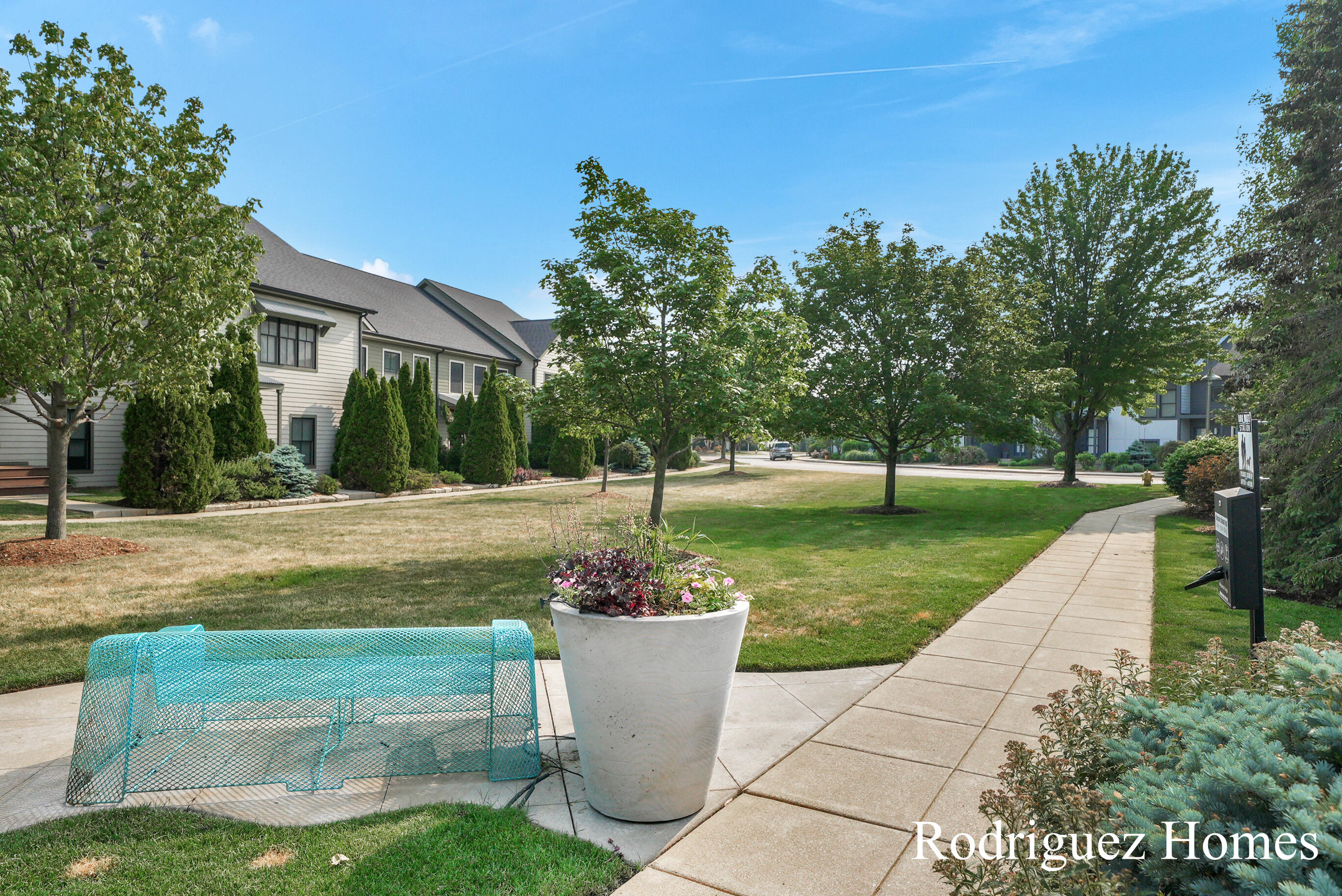 2082 Celadon Drive NE