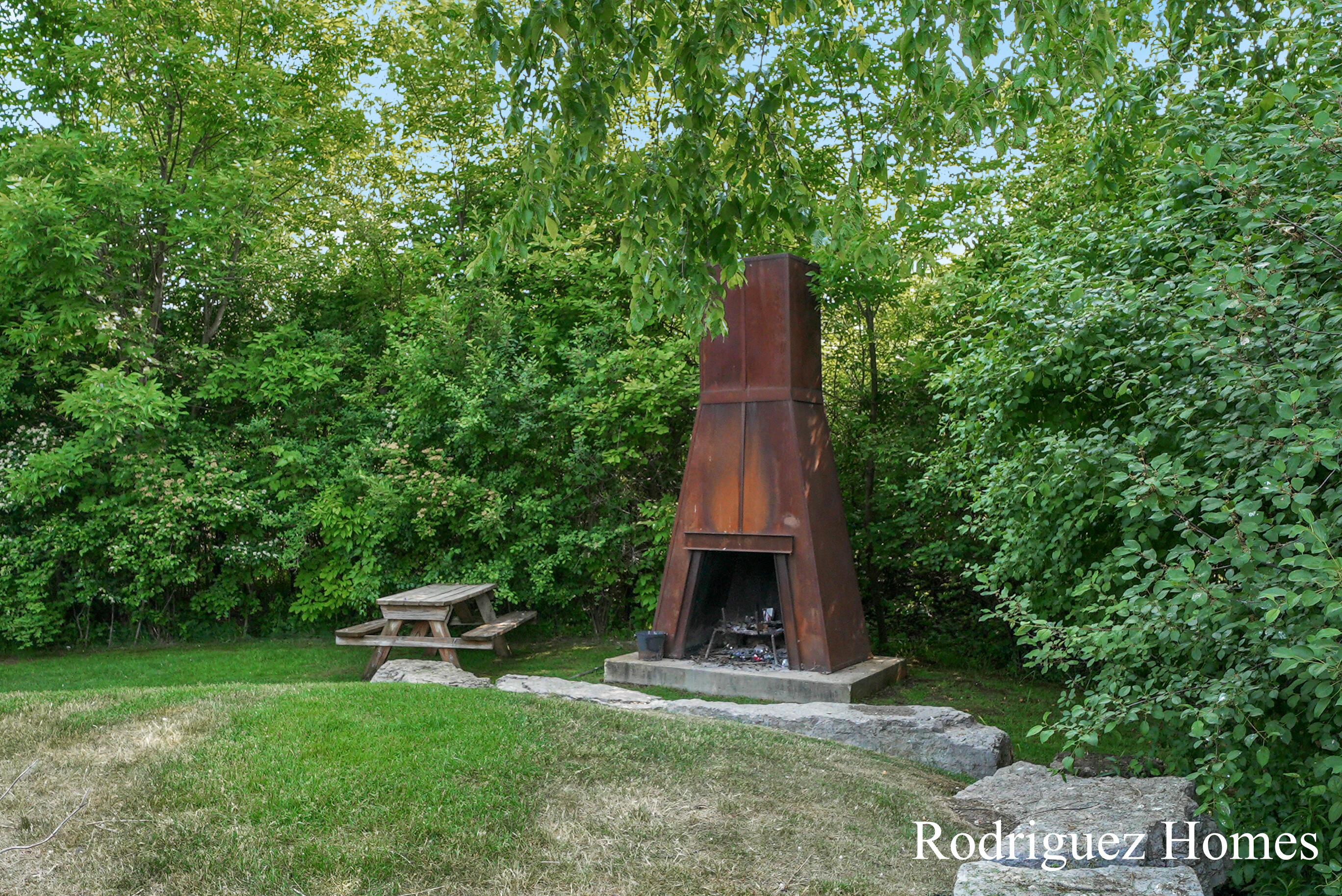 2082 Celadon Drive NE