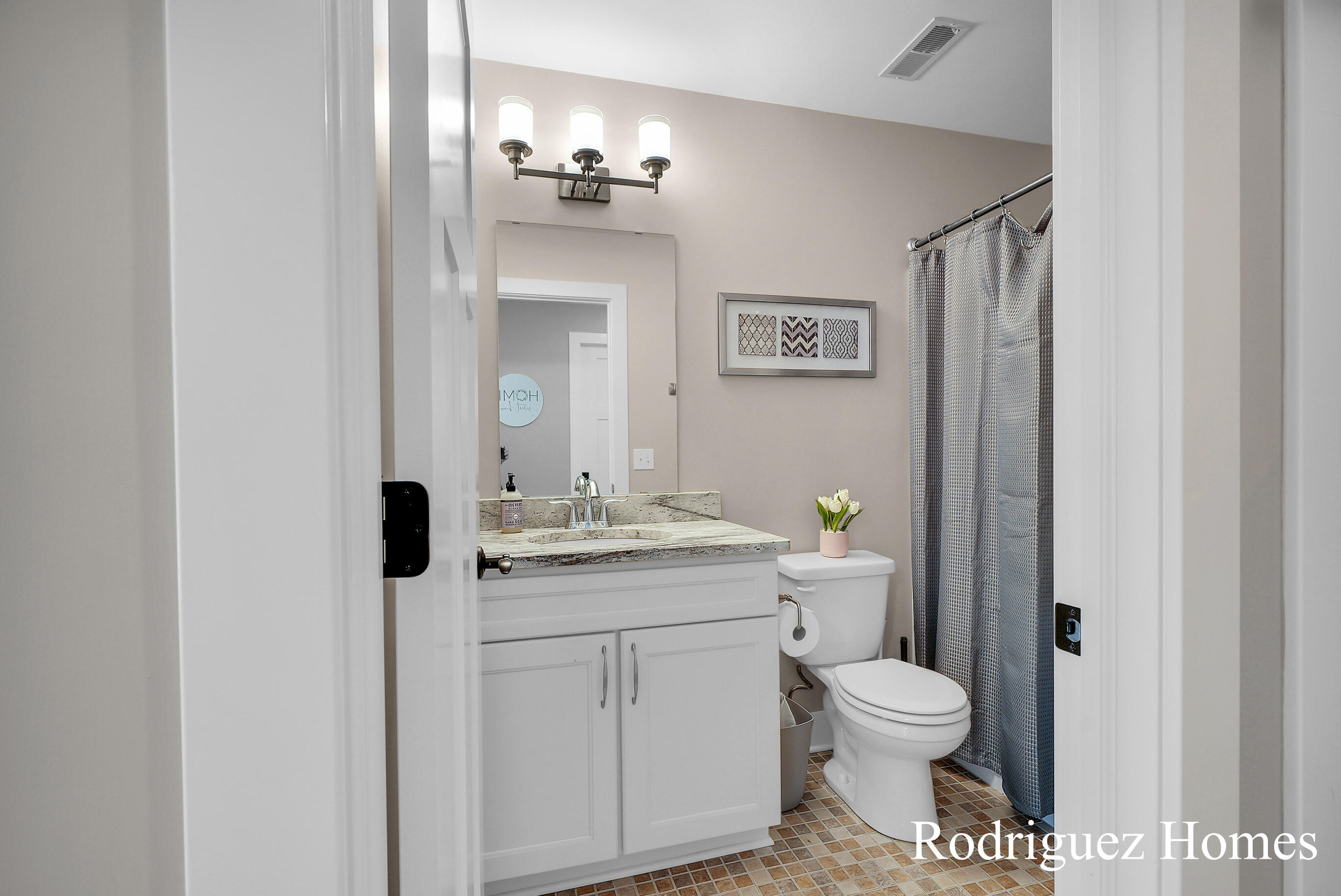 2082 Celadon Drive NE