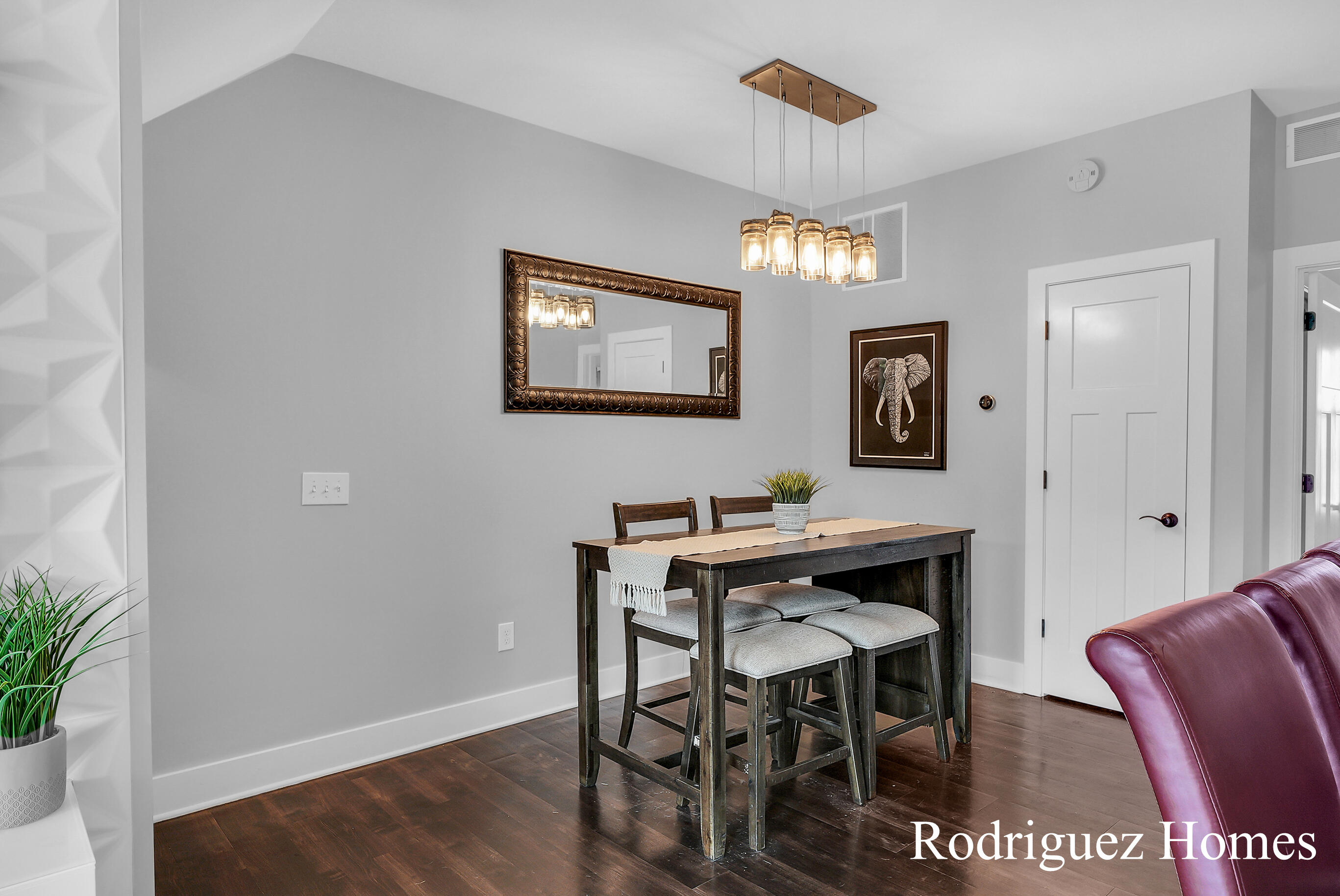 2082 Celadon Drive NE