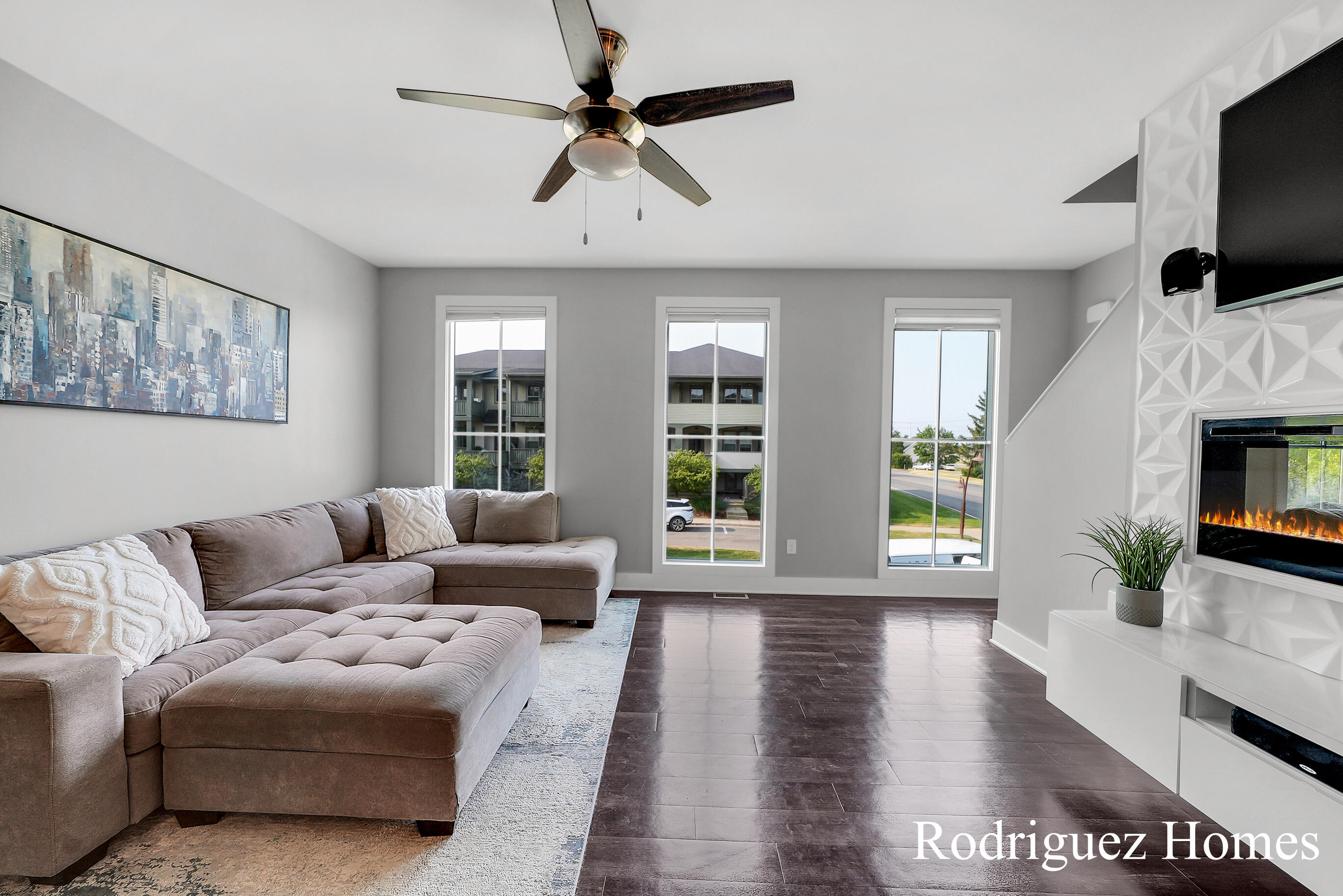 2082 Celadon Drive NE