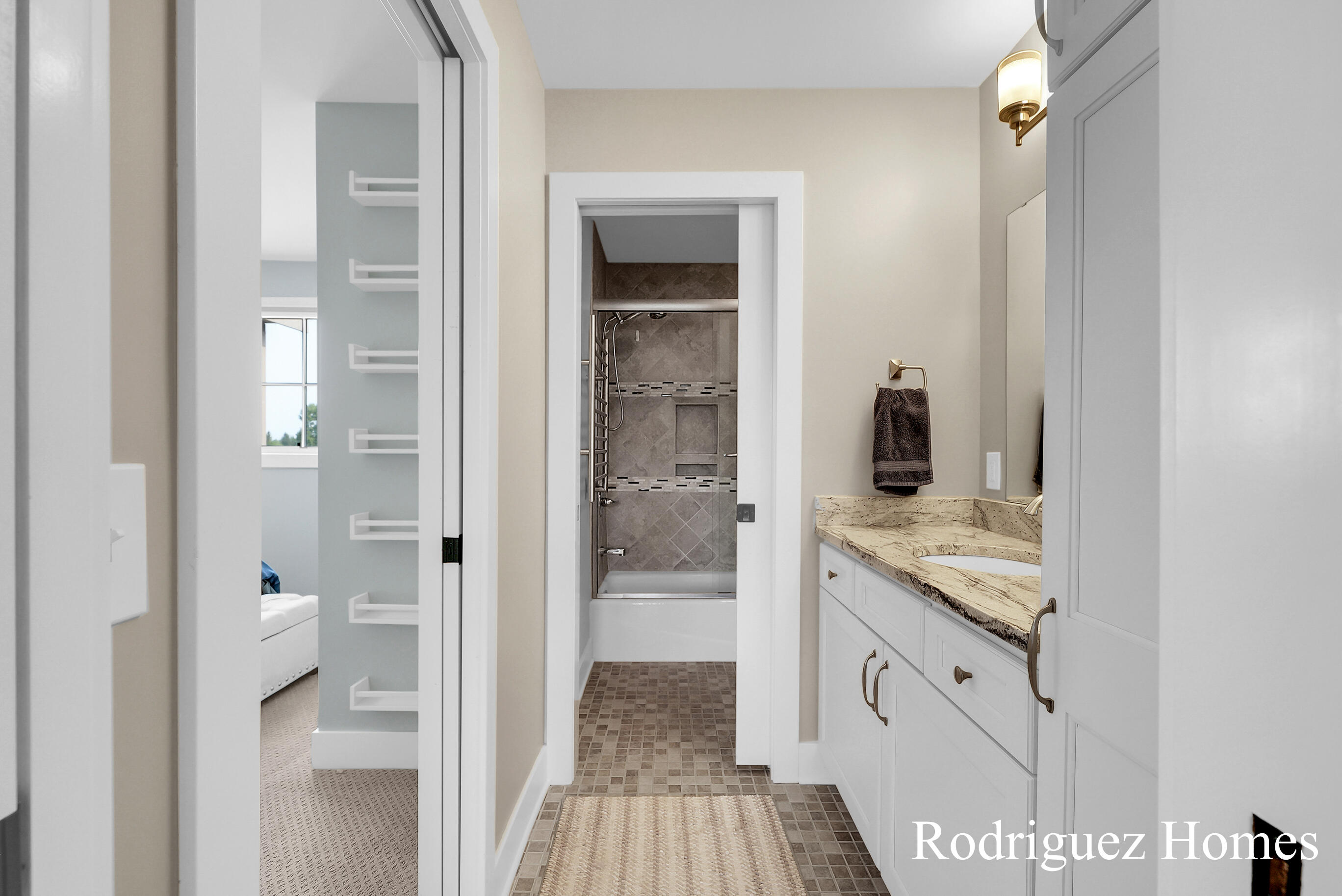 2082 Celadon Drive NE