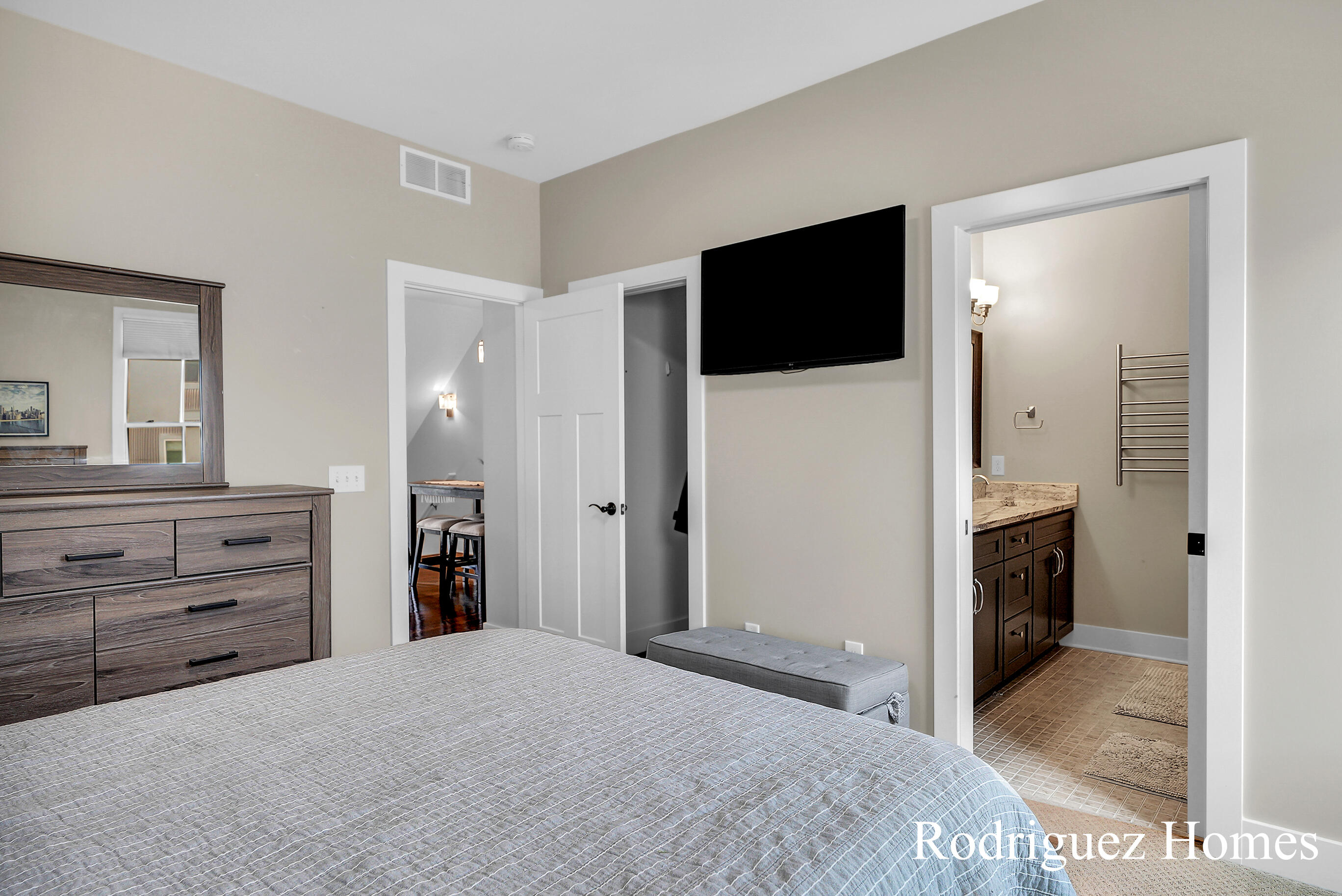 2082 Celadon Drive NE