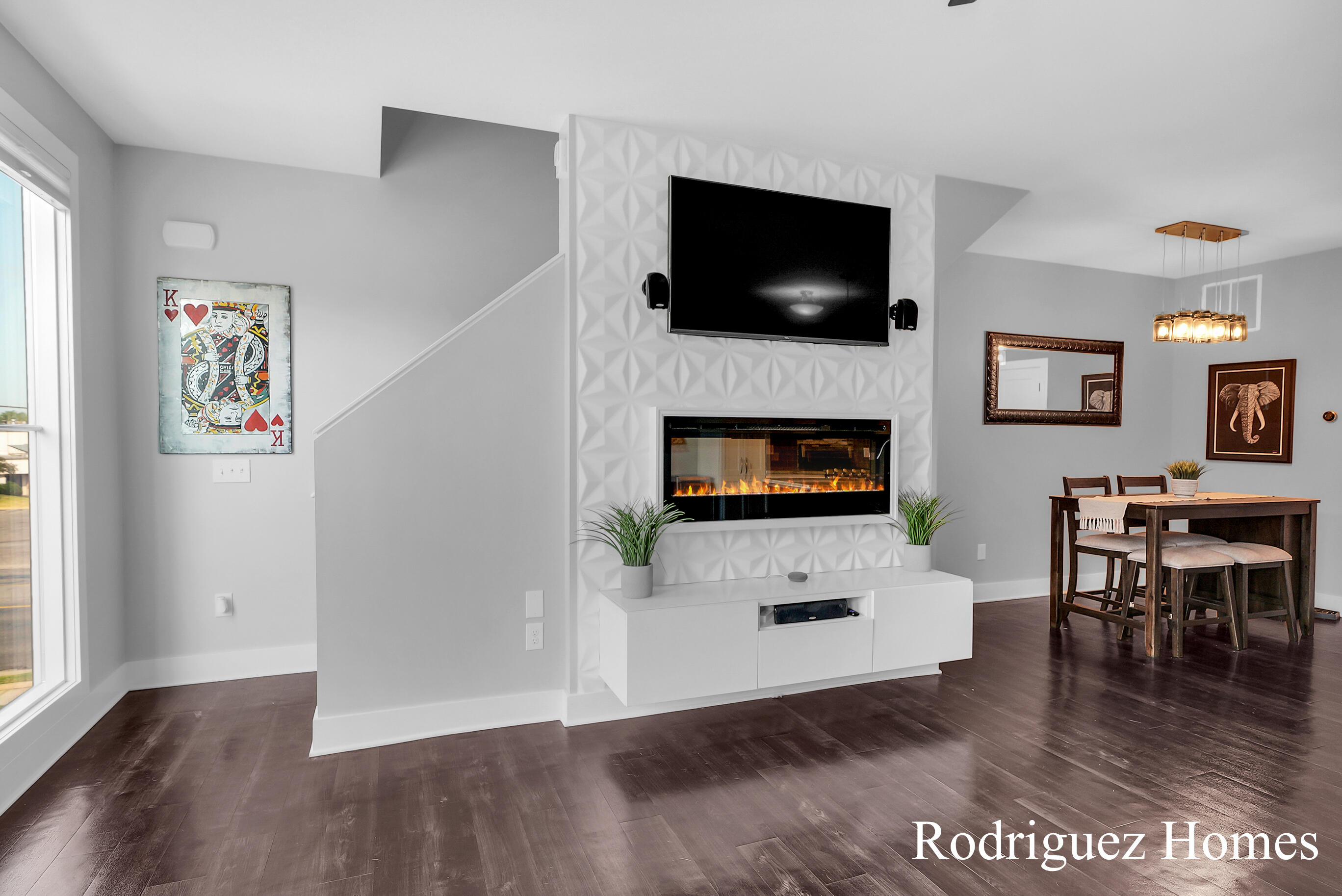 2082 Celadon Drive NE