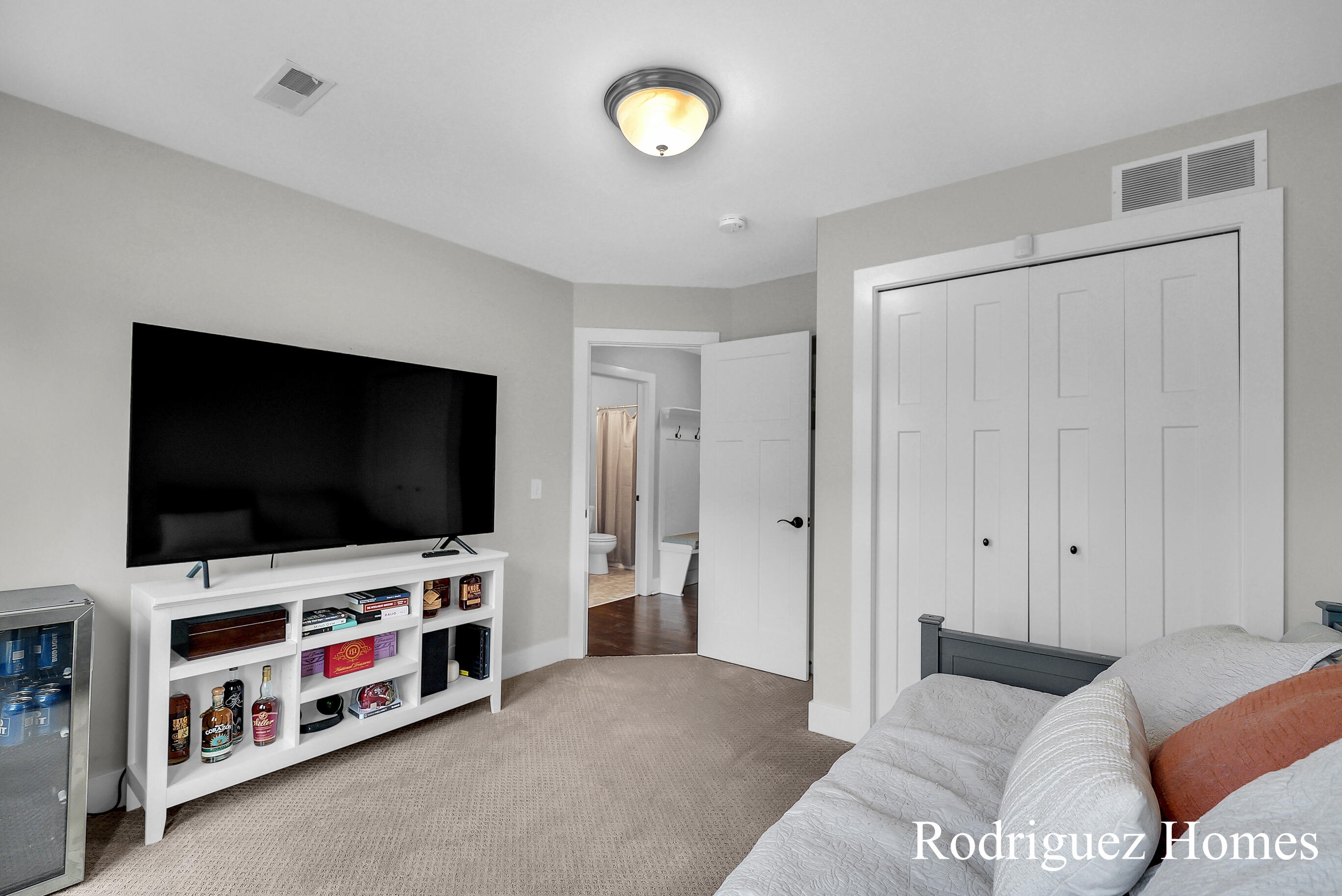 2082 Celadon Drive NE