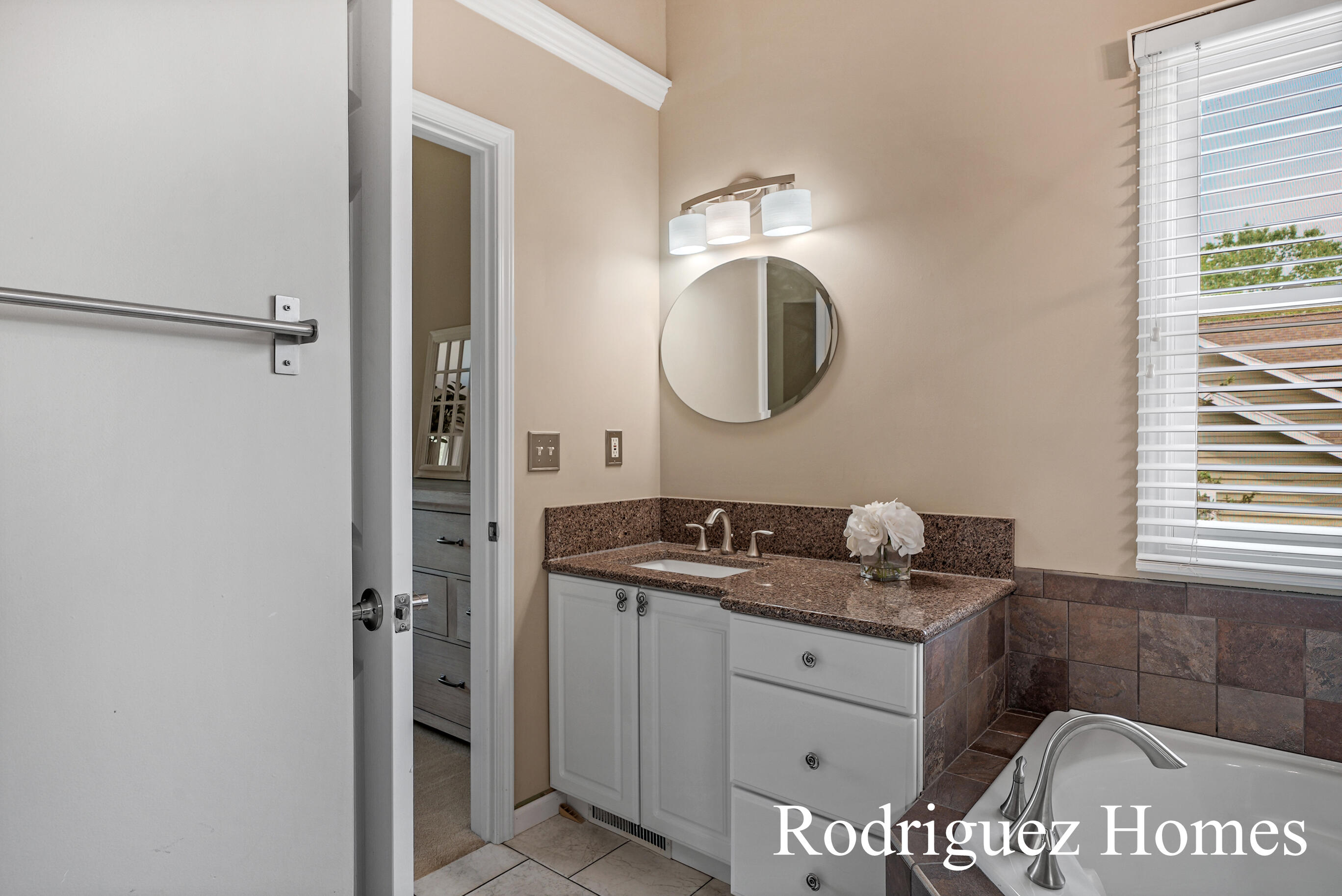 815 Bradford Hollow Drive NE