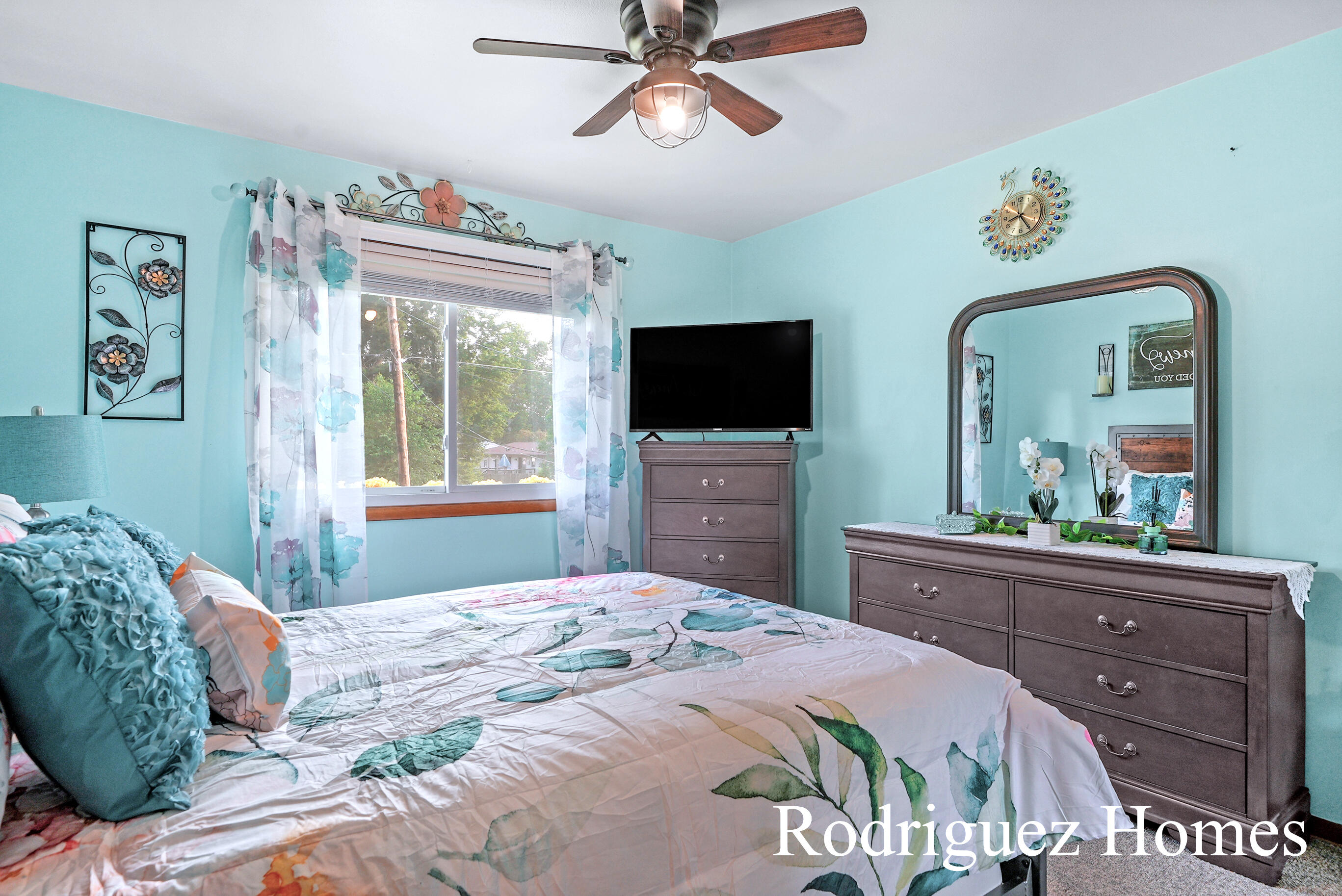 942 Bellewood Drive SE