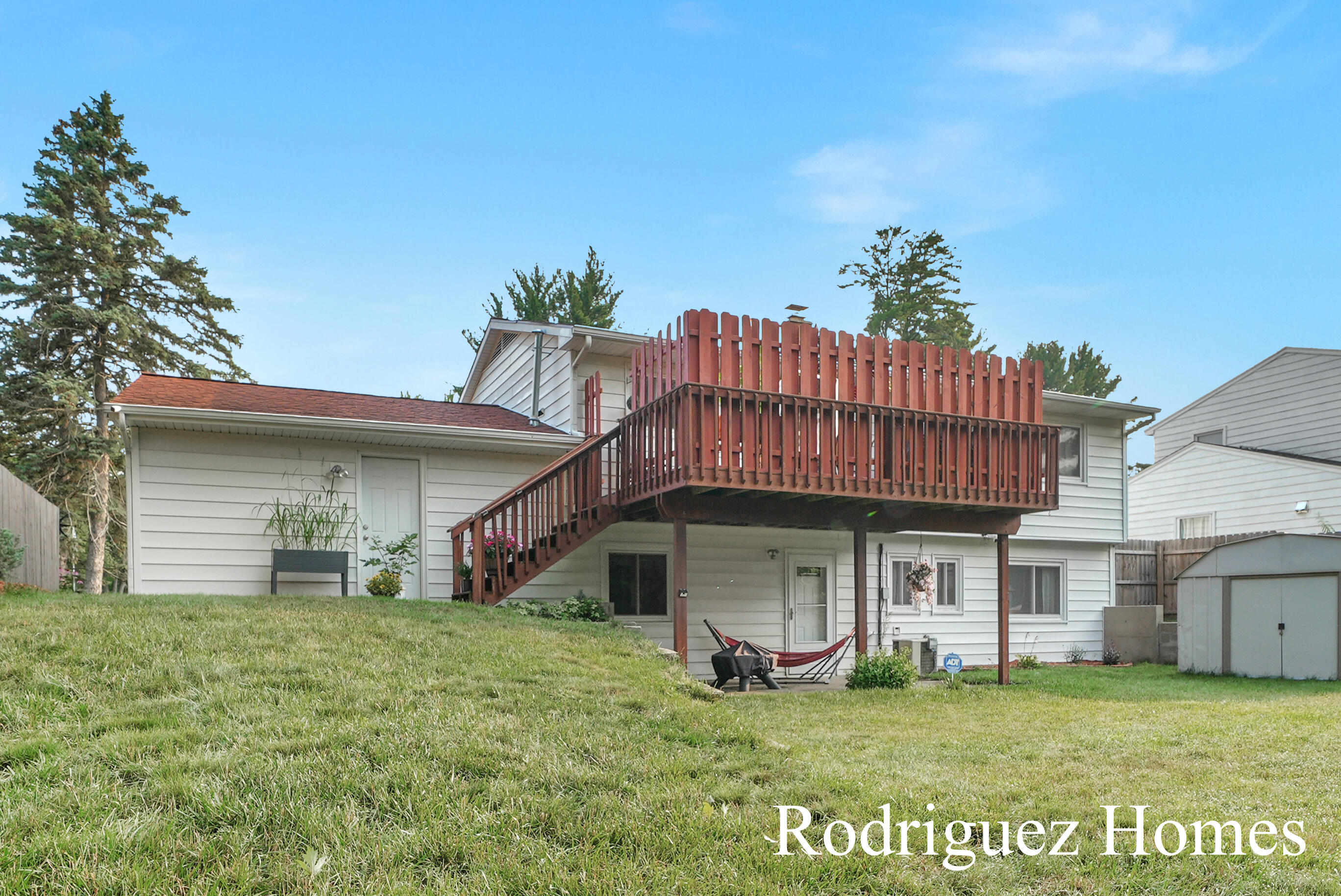 942 Bellewood Drive SE