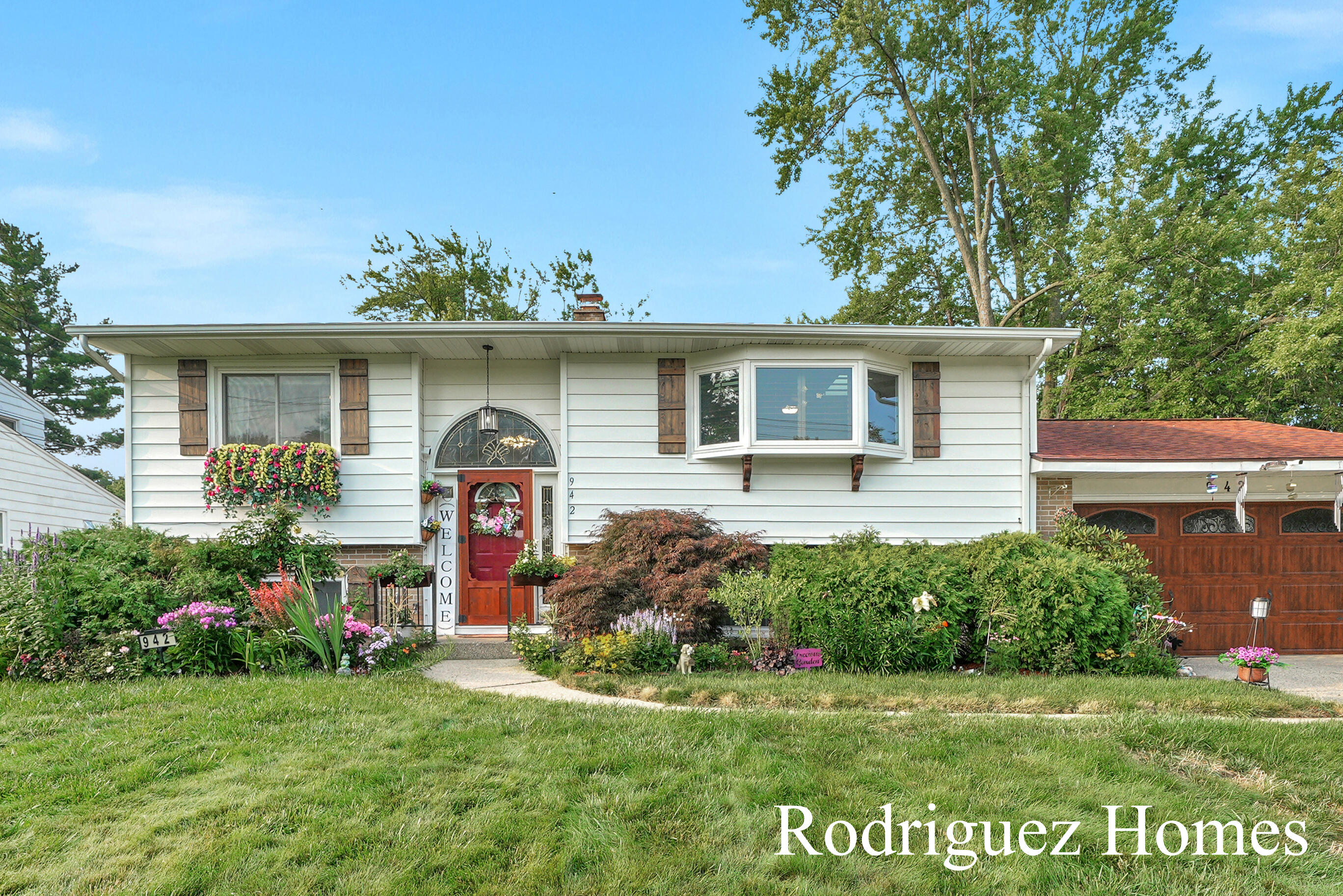 942 Bellewood Drive SE