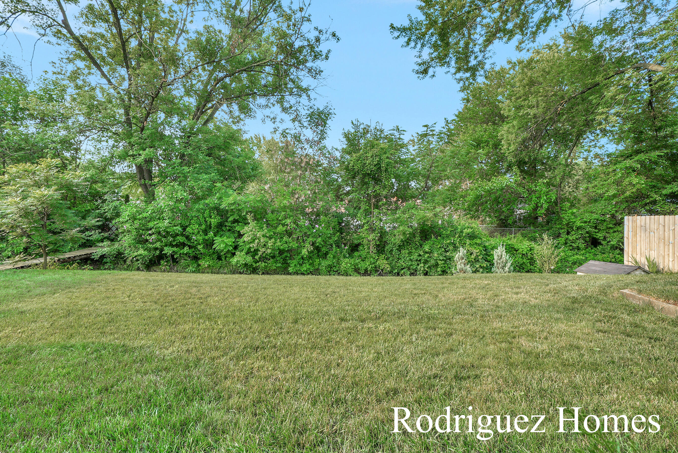 942 Bellewood Drive SE