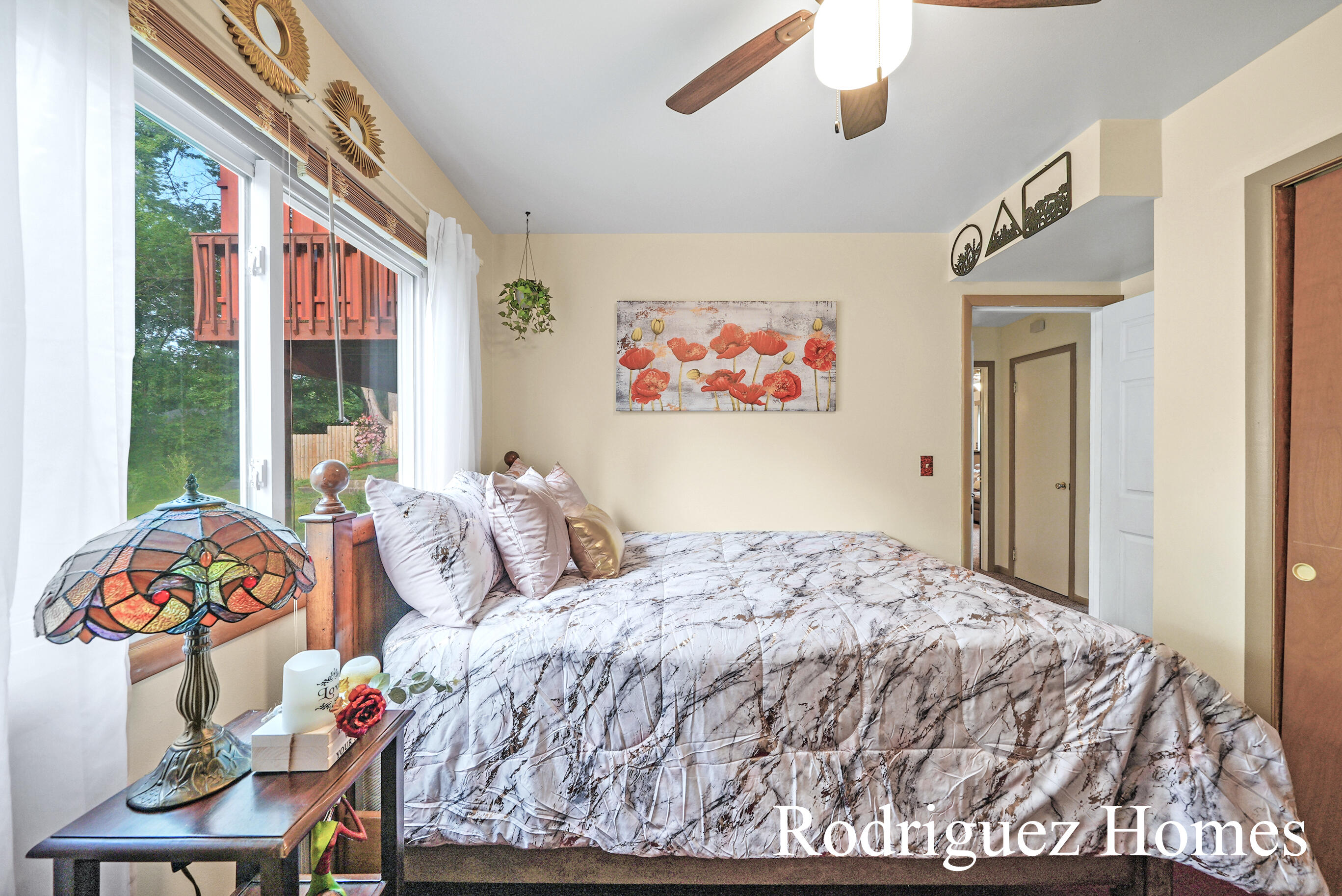 942 Bellewood Drive SE