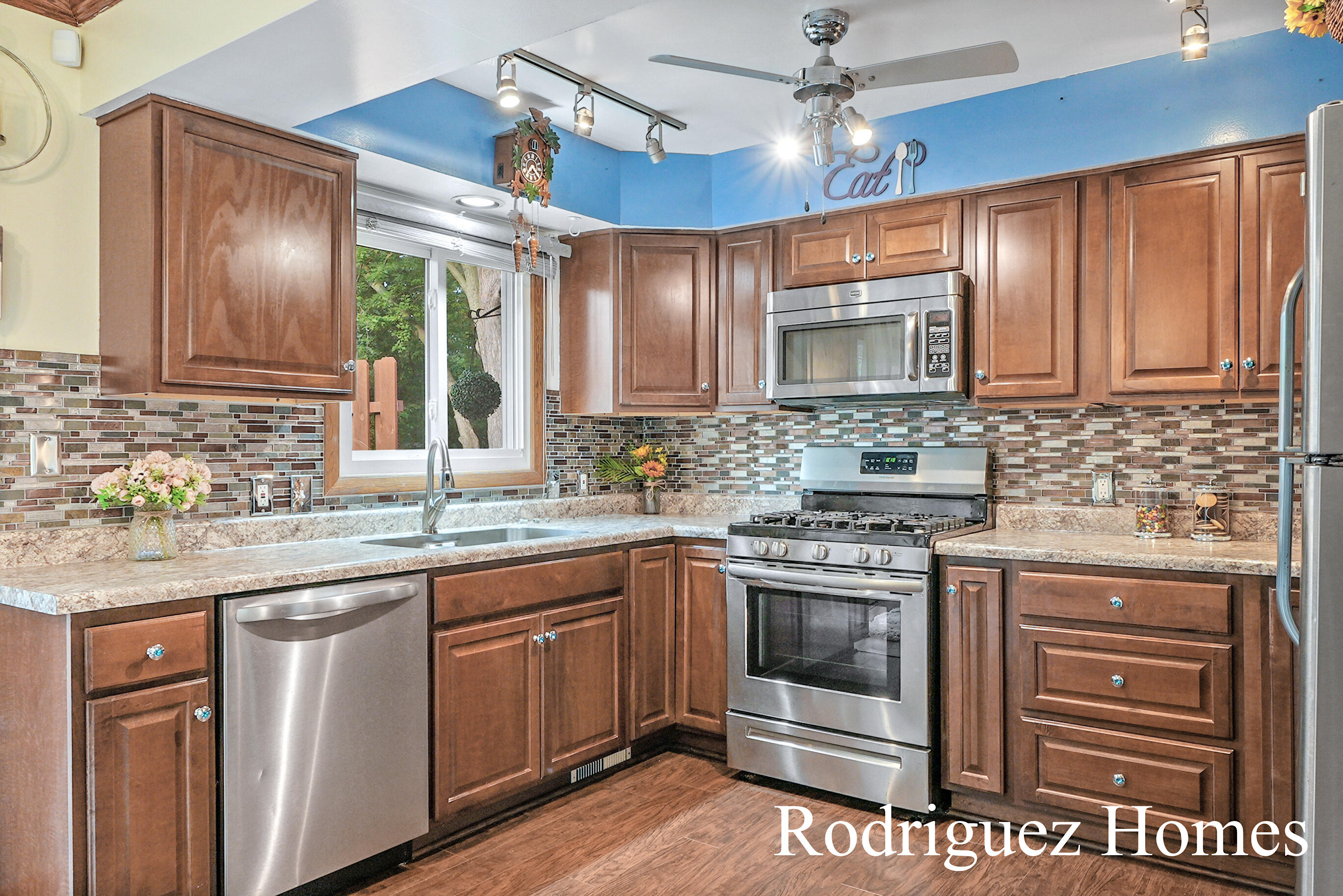 942 Bellewood Drive SE